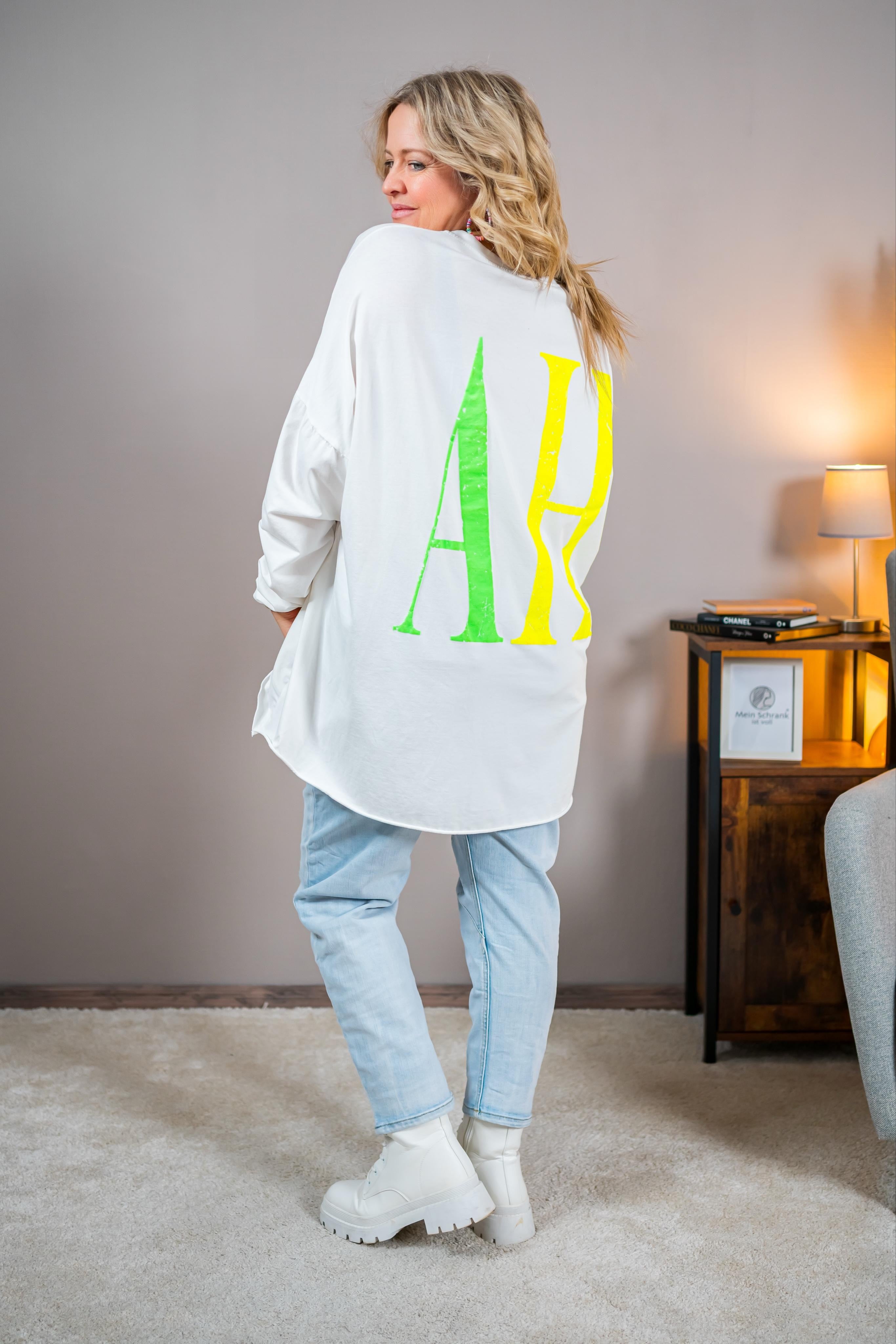 Oversized Shirt "YEAH" in Weiß