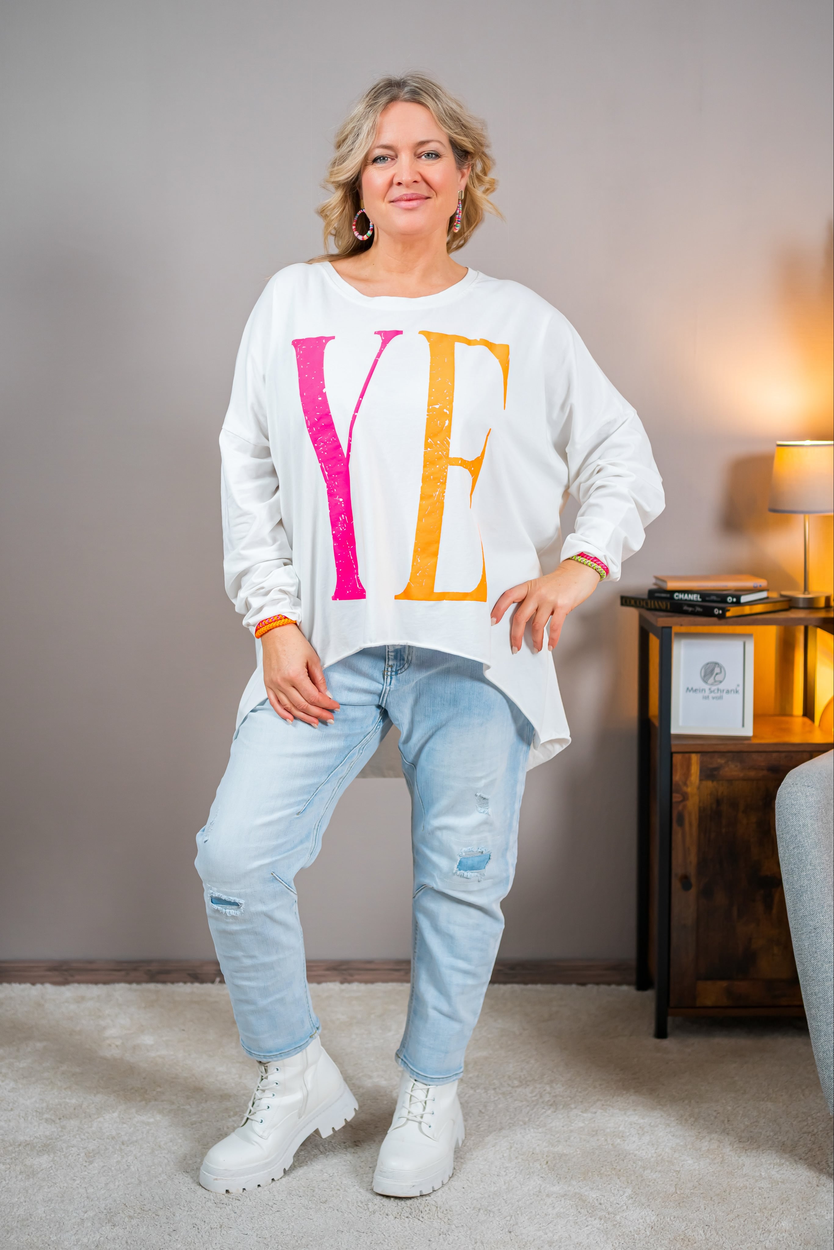 Oversized Shirt "YEAH" in Weiß