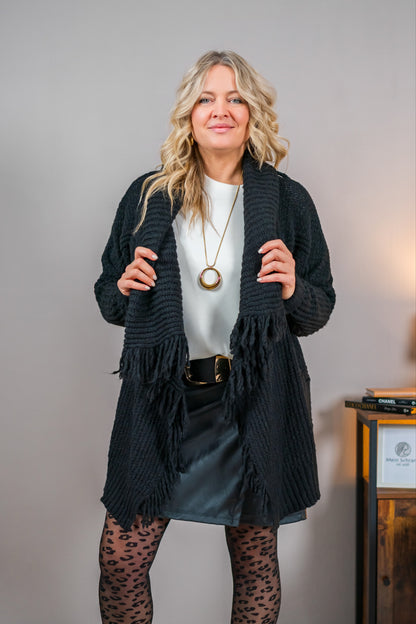 Grobstrick-Cardigan mit Fransen, schwarz