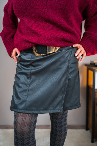 Kurzer Hosenrock in Lederoptik, schwarz ‼️ Lieferbar ab dem 01.12.2025‼️