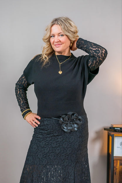 Kurzer Feinstrickpullover, schwarz