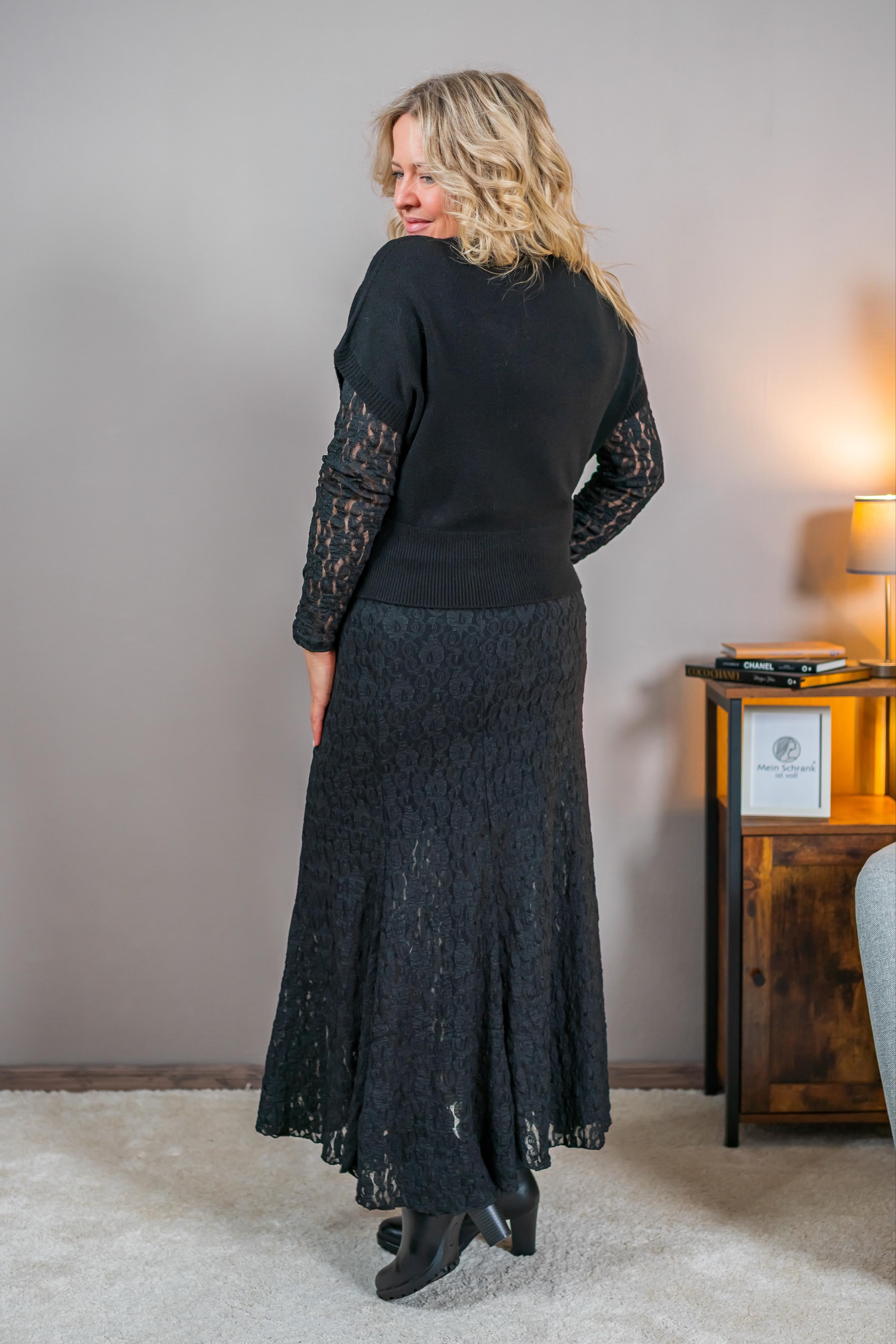 Kurzer Feinstrickpullover, schwarz