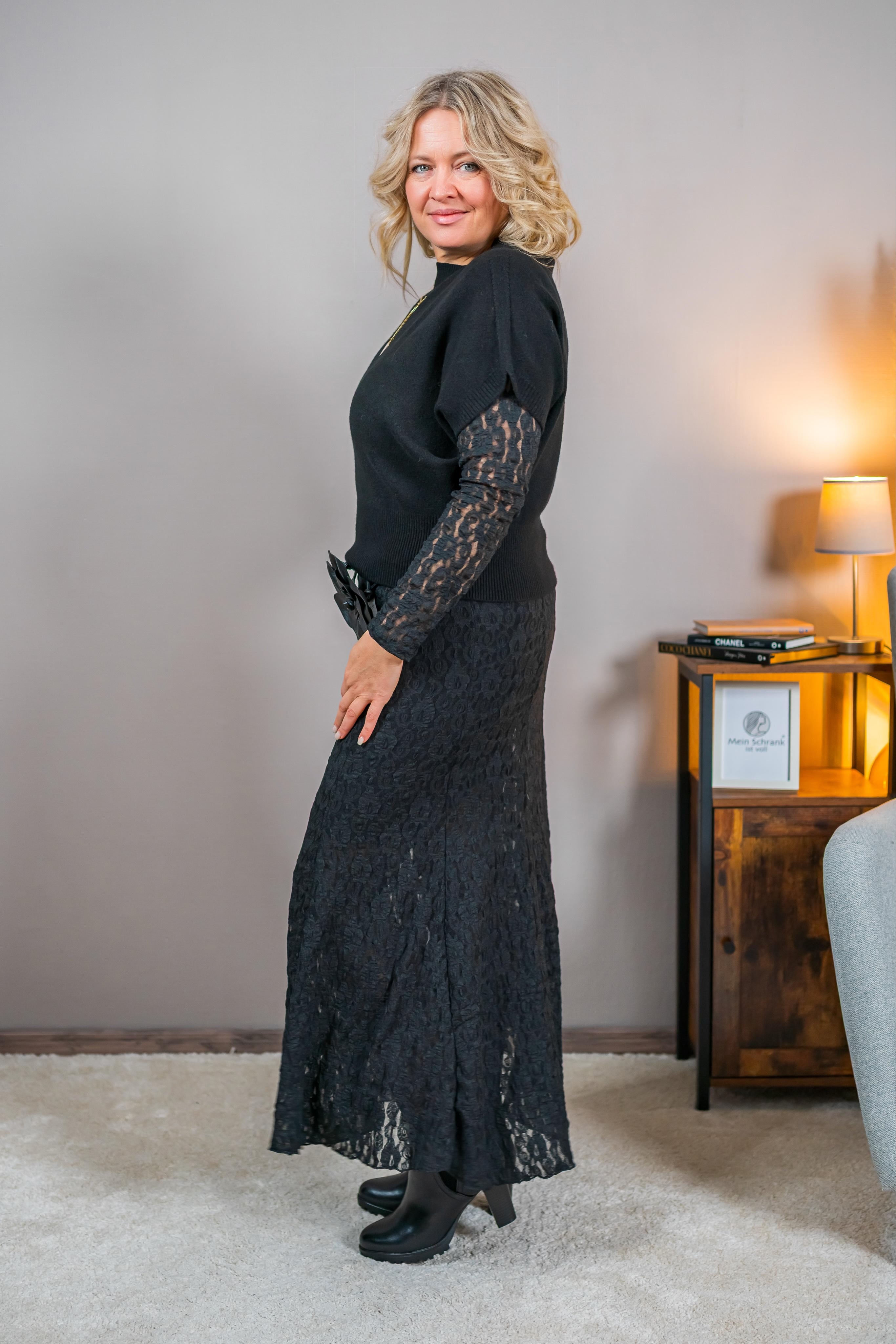 Kurzer Feinstrickpullover, schwarz