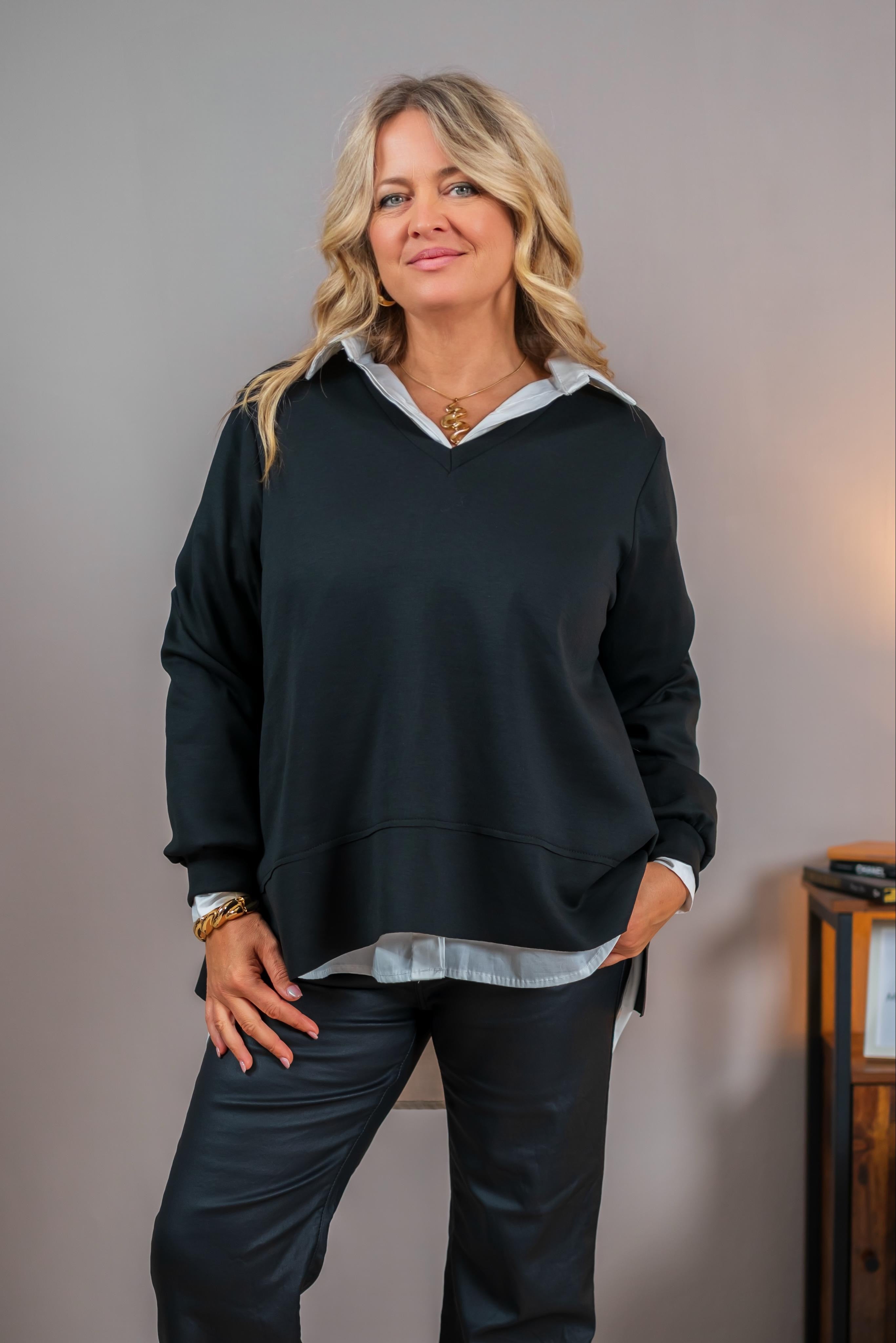 Oversize Sweatshirt mit V-Ausschnitt, schwarz