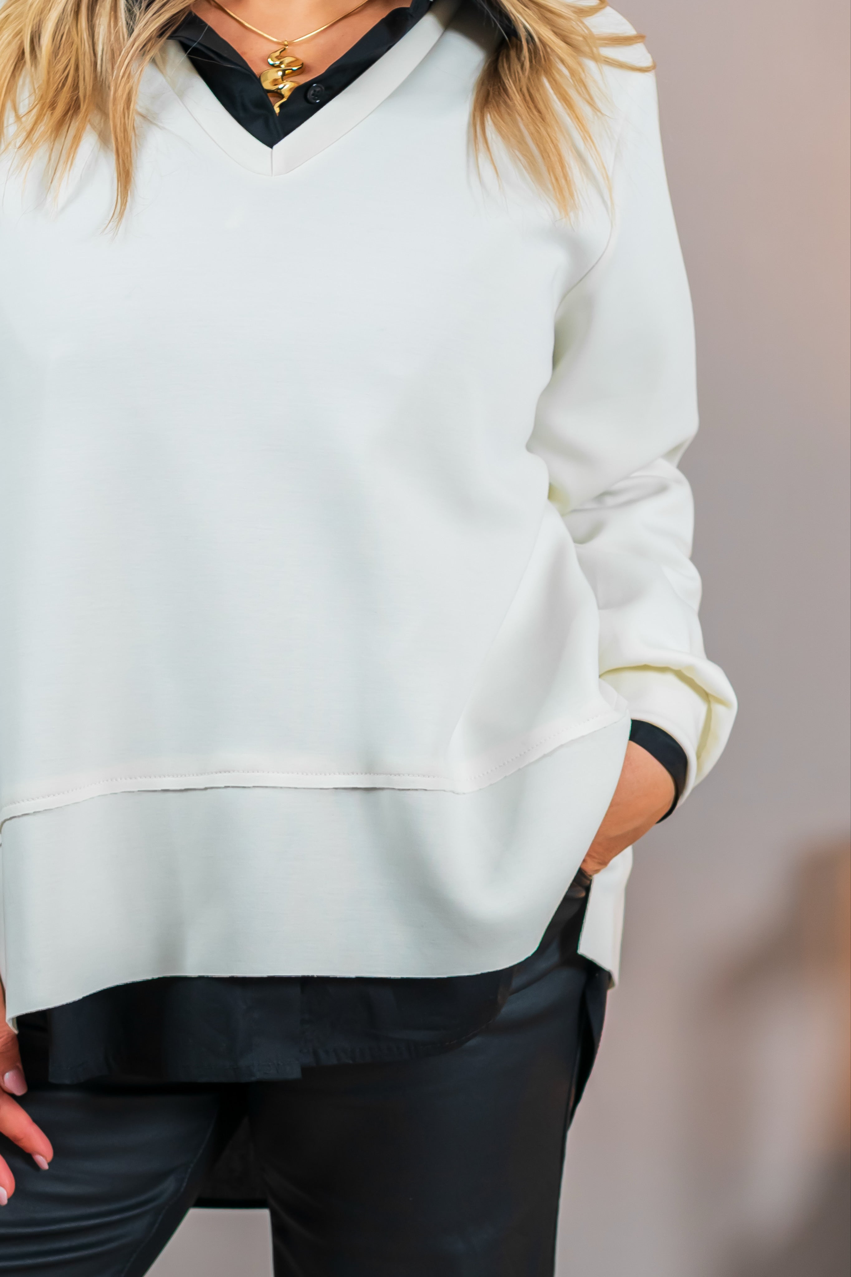 Oversize Sweatshirt mit V-Ausschnitt, cremeweiß
