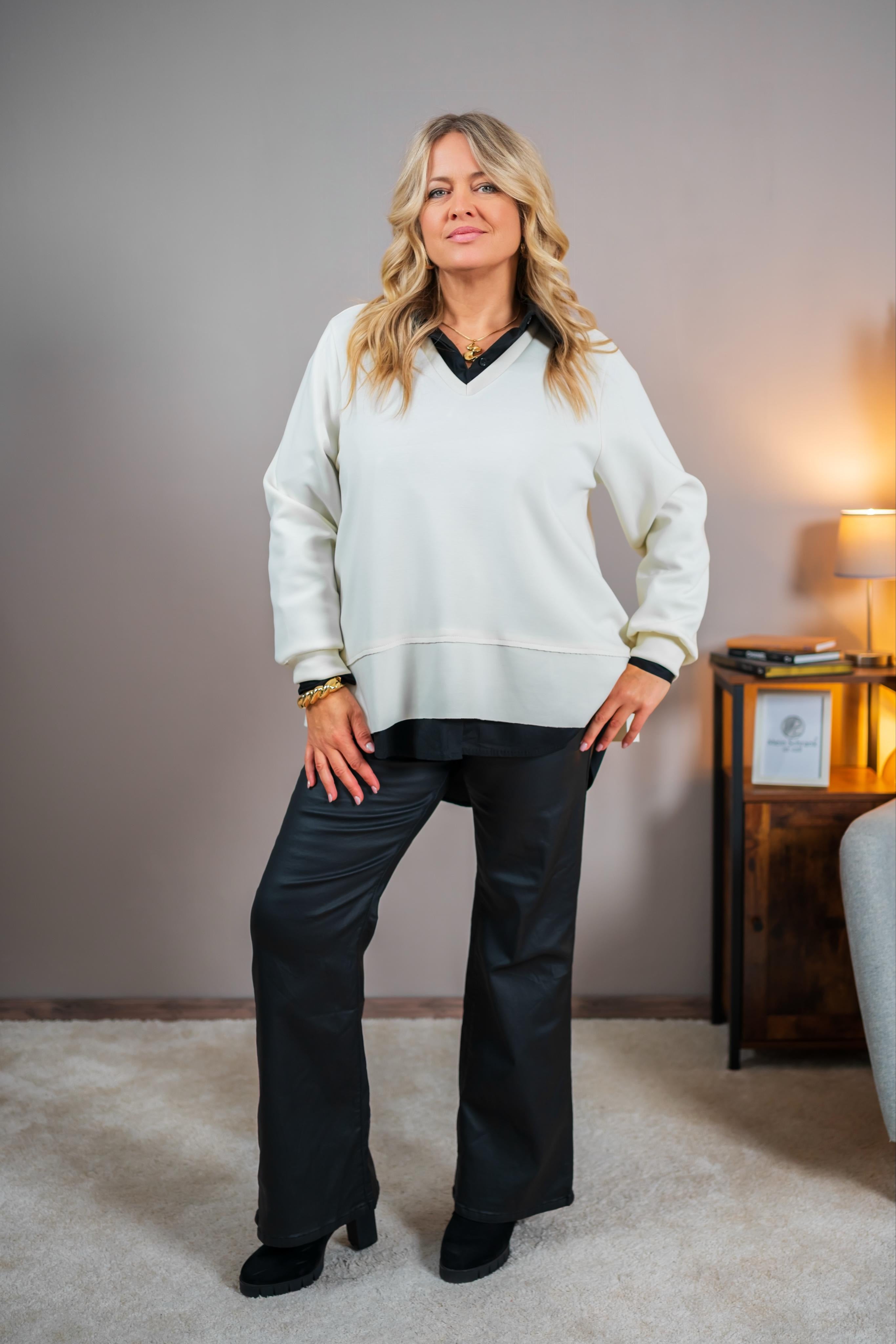 Oversize Sweatshirt mit V-Ausschnitt, cremeweiß