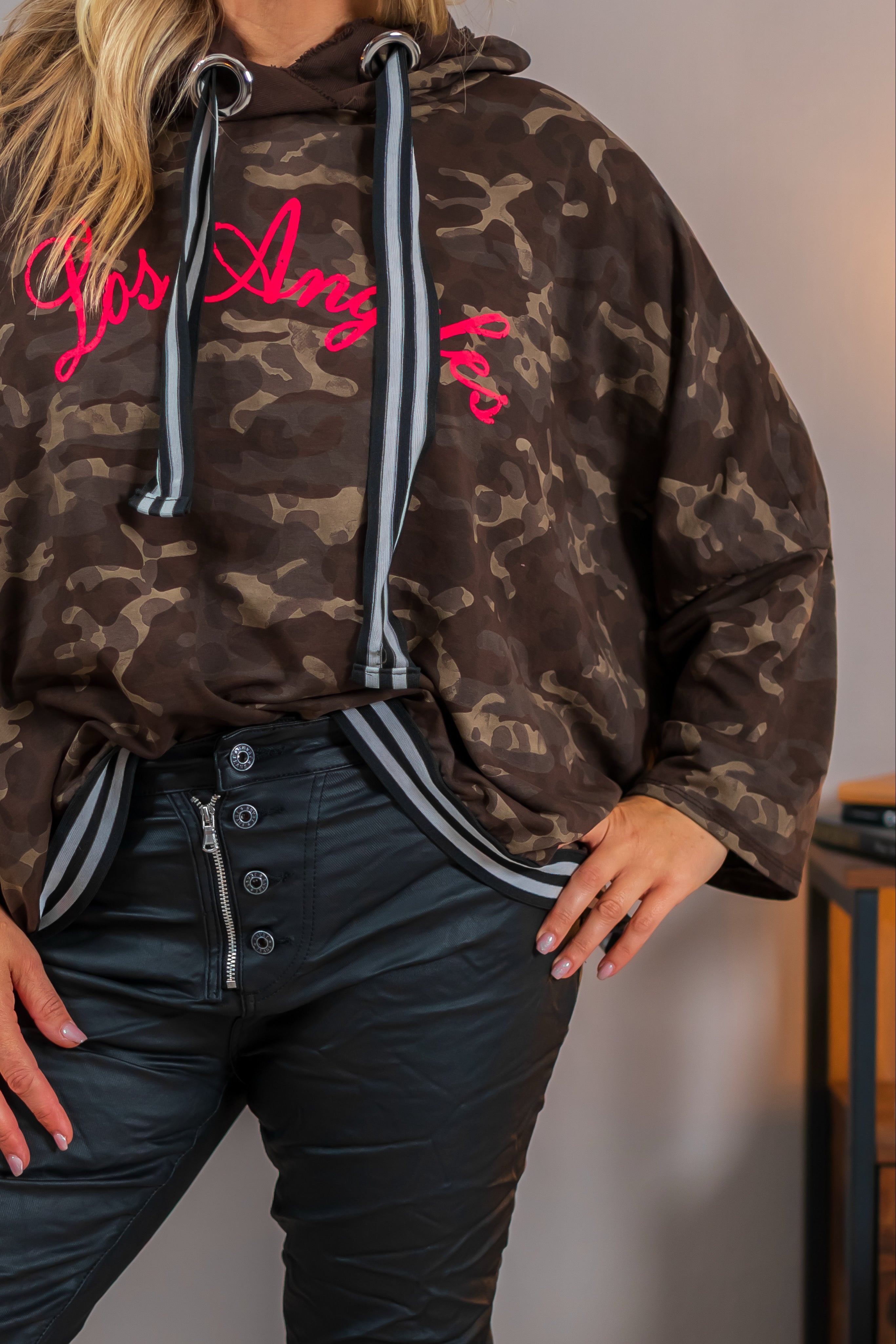 Oversize Sweatshirt mit Camouflage-Print und Kapuze, dunkelbraun