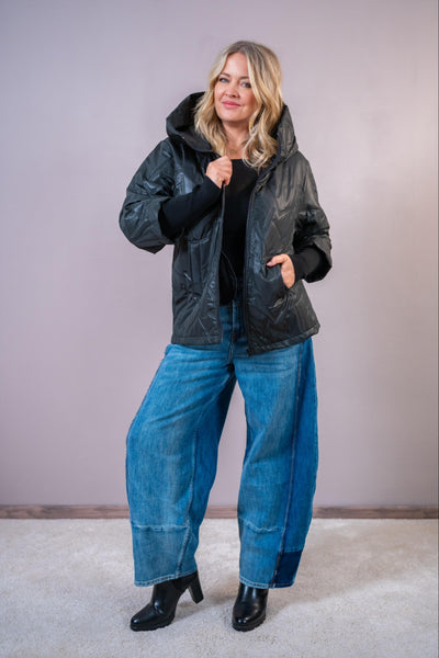 Leichte Steppjacke mit Strickärmeln, schwarz