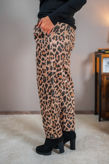 Print-Hose im Leo-Design