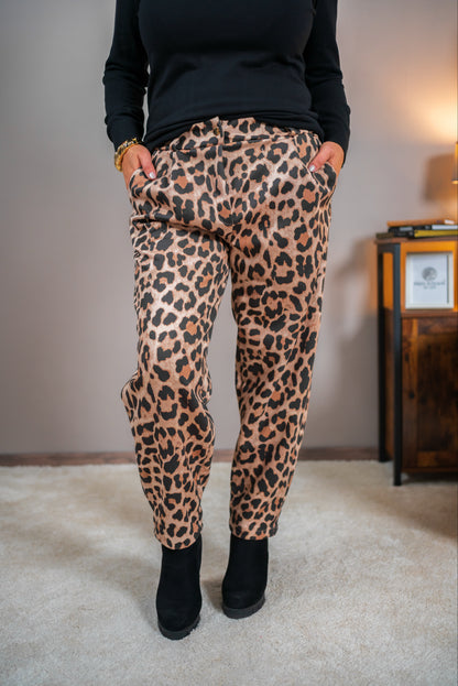 Print-Hose im Leo-Design
