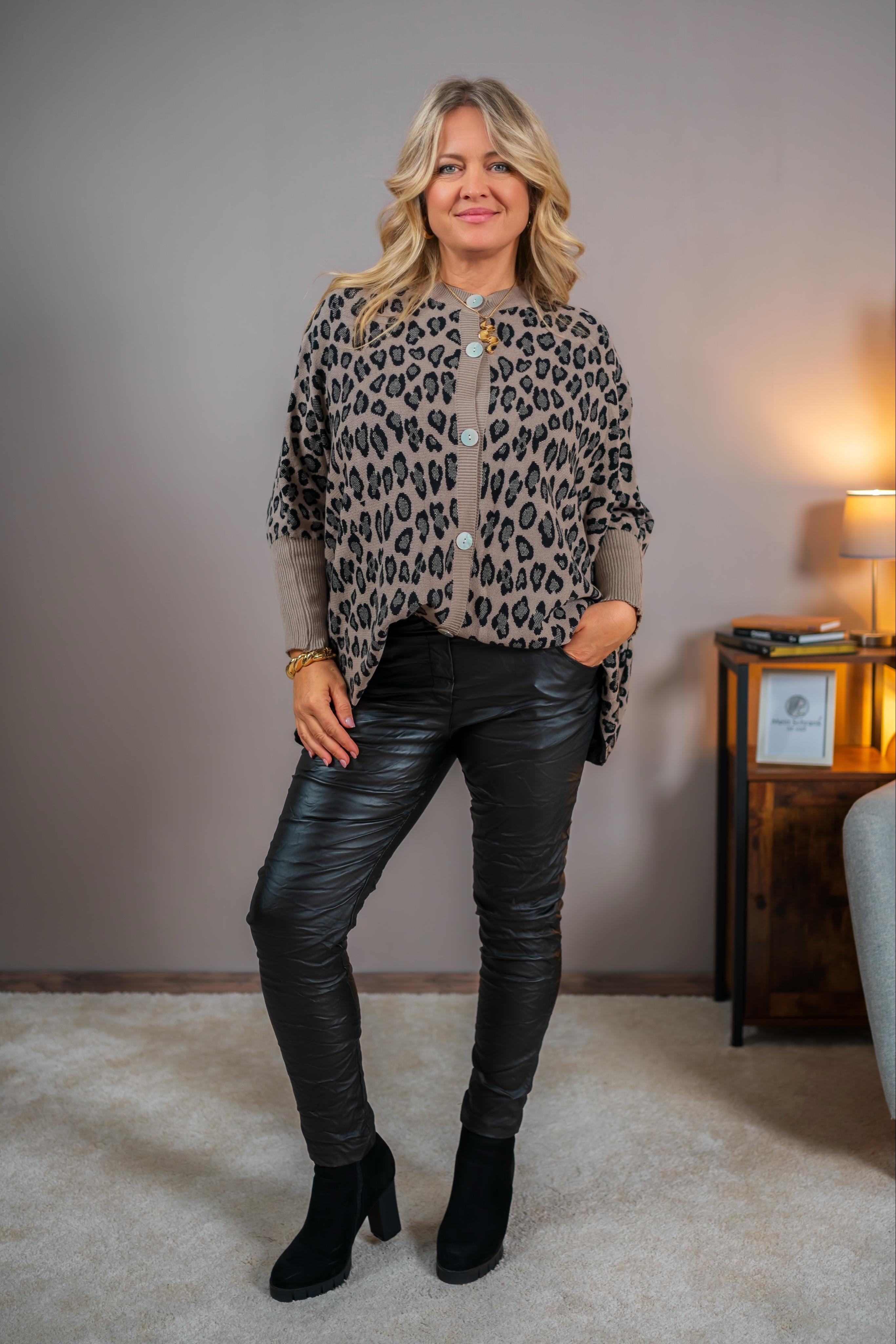 Oversize Strickjacke im Leo-Design