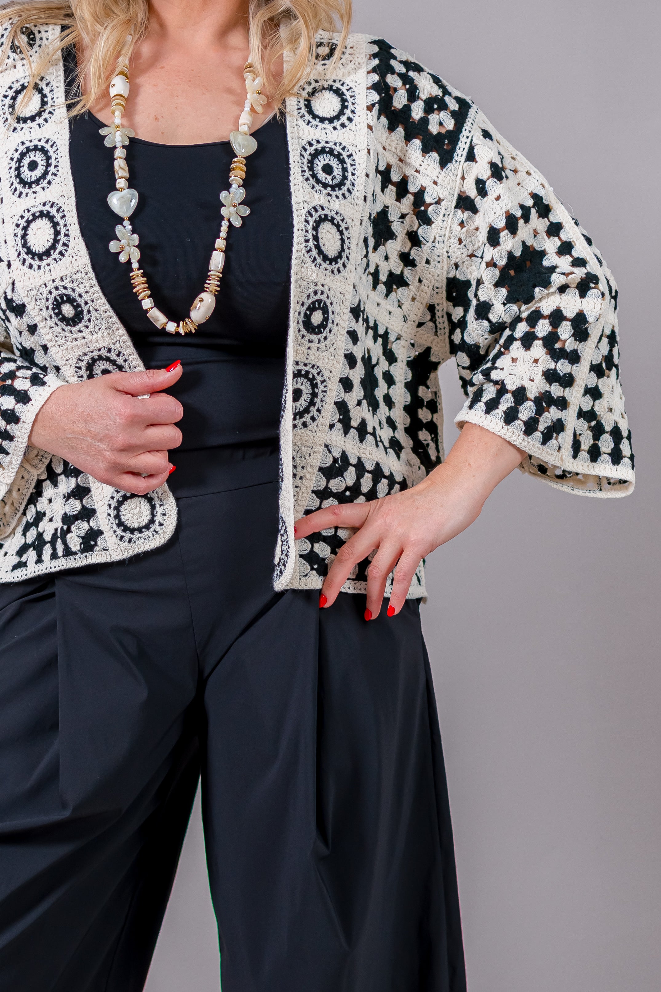 Häkeljacke mit stylischem Muster, creme/schwarz