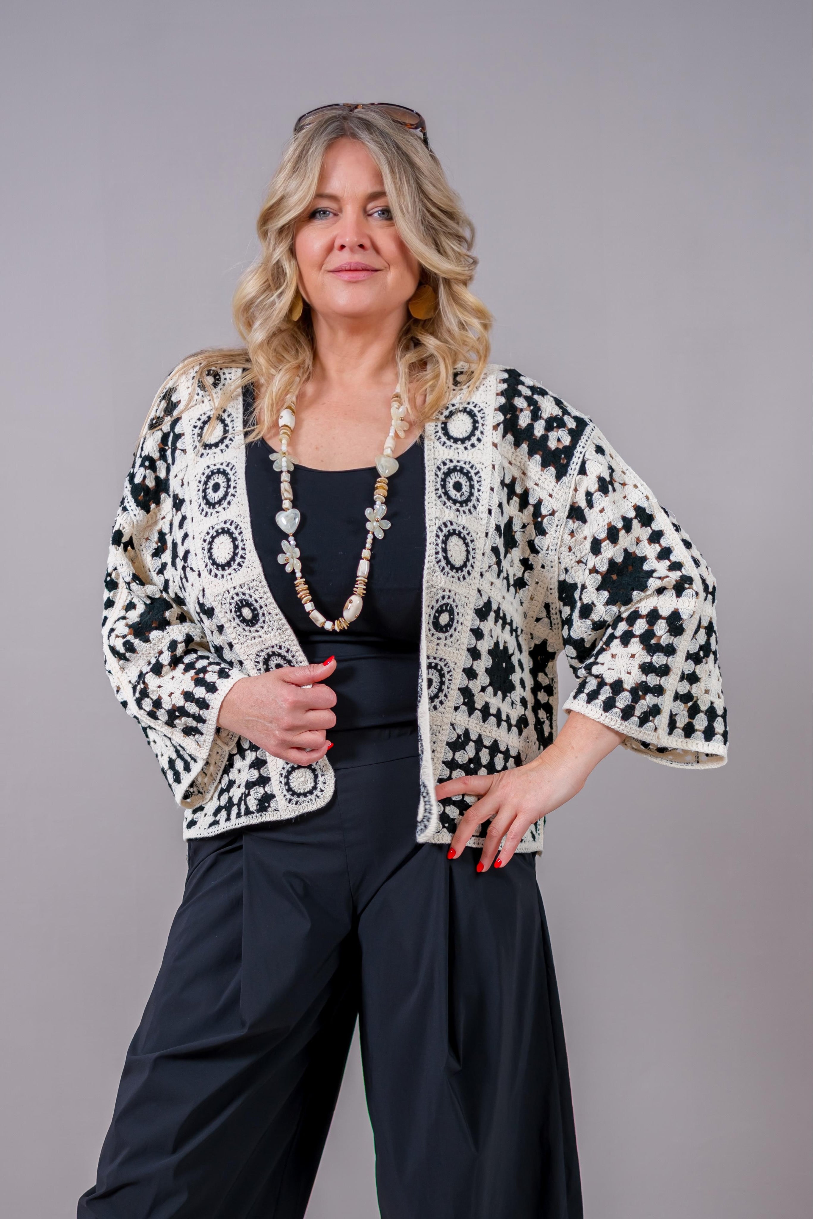 Häkeljacke mit stylischem Muster, creme/schwarz