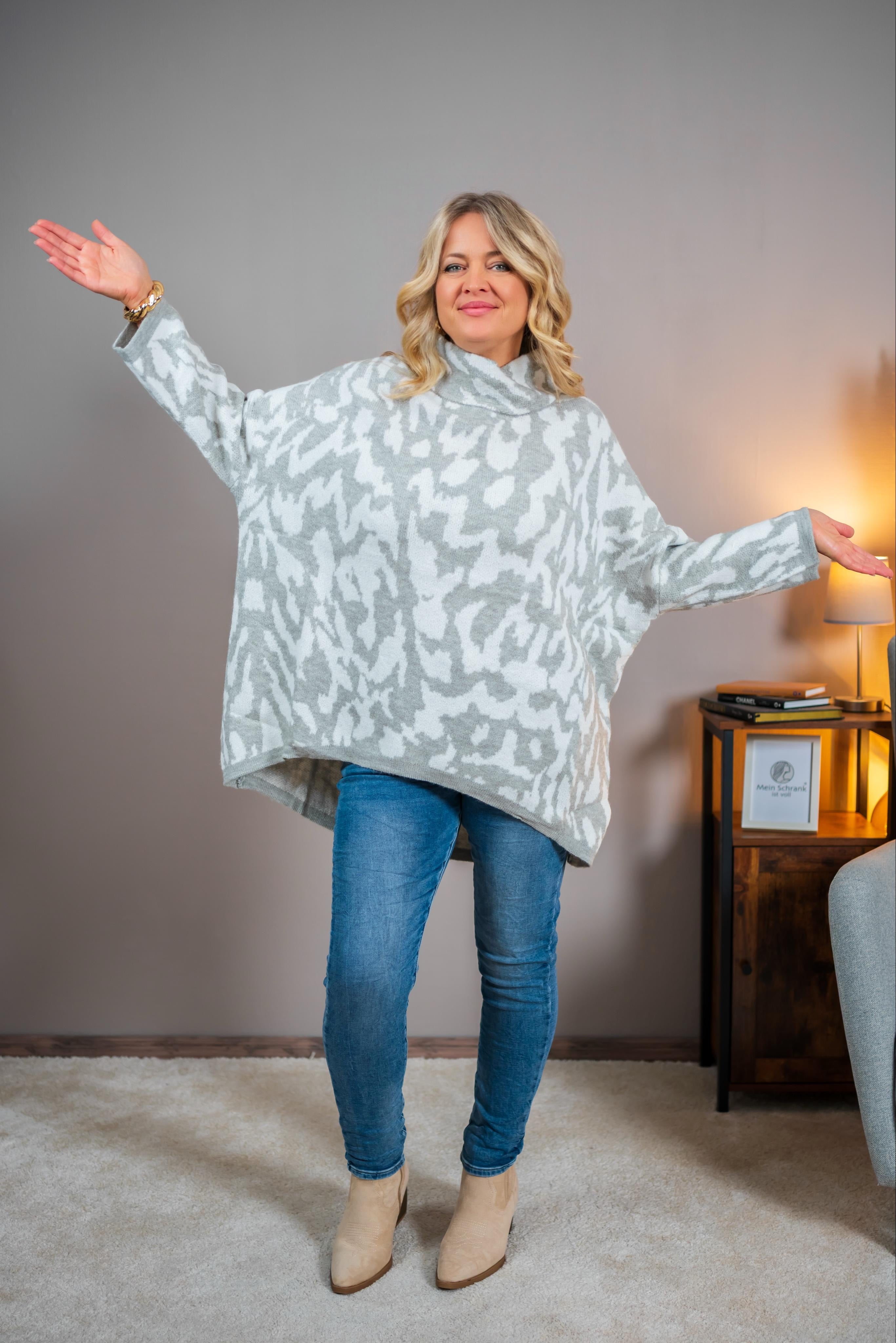 Oversize Strickpullover mit Stehkragen