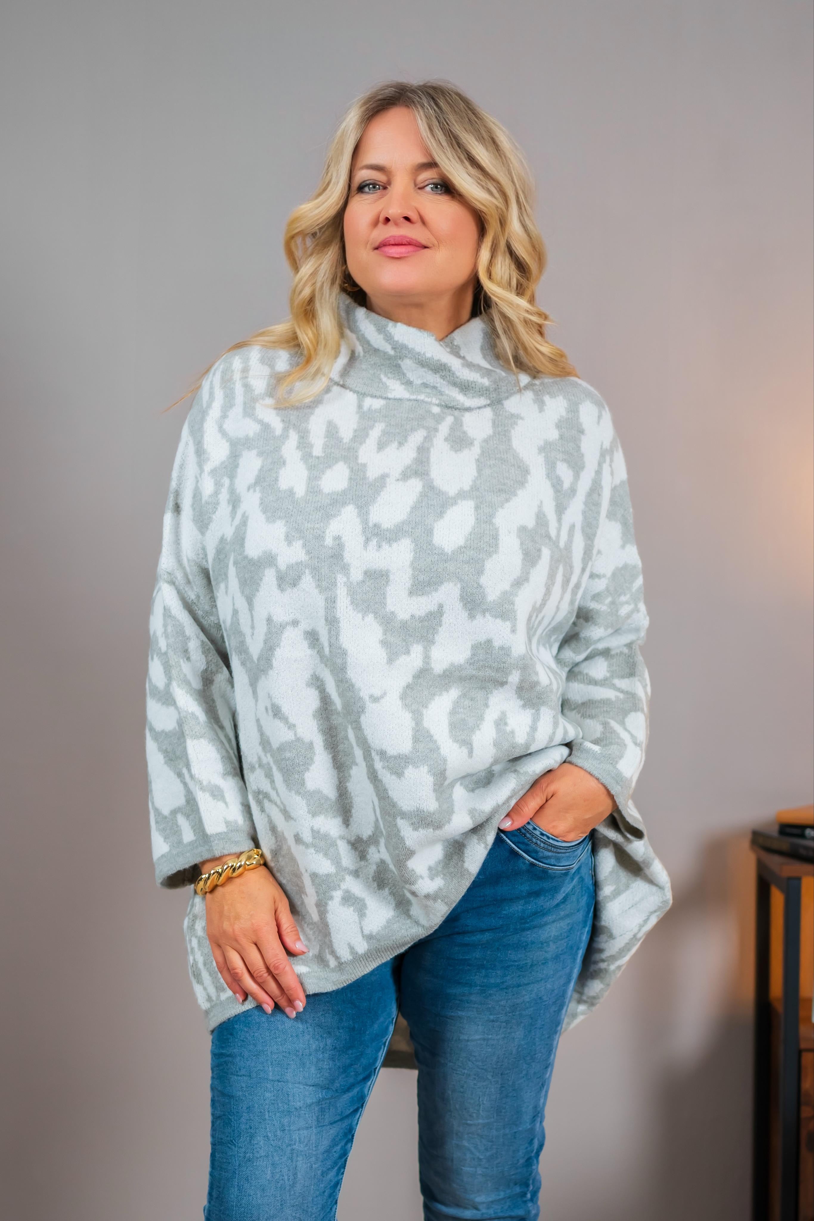 Oversize Strickpullover mit Stehkragen