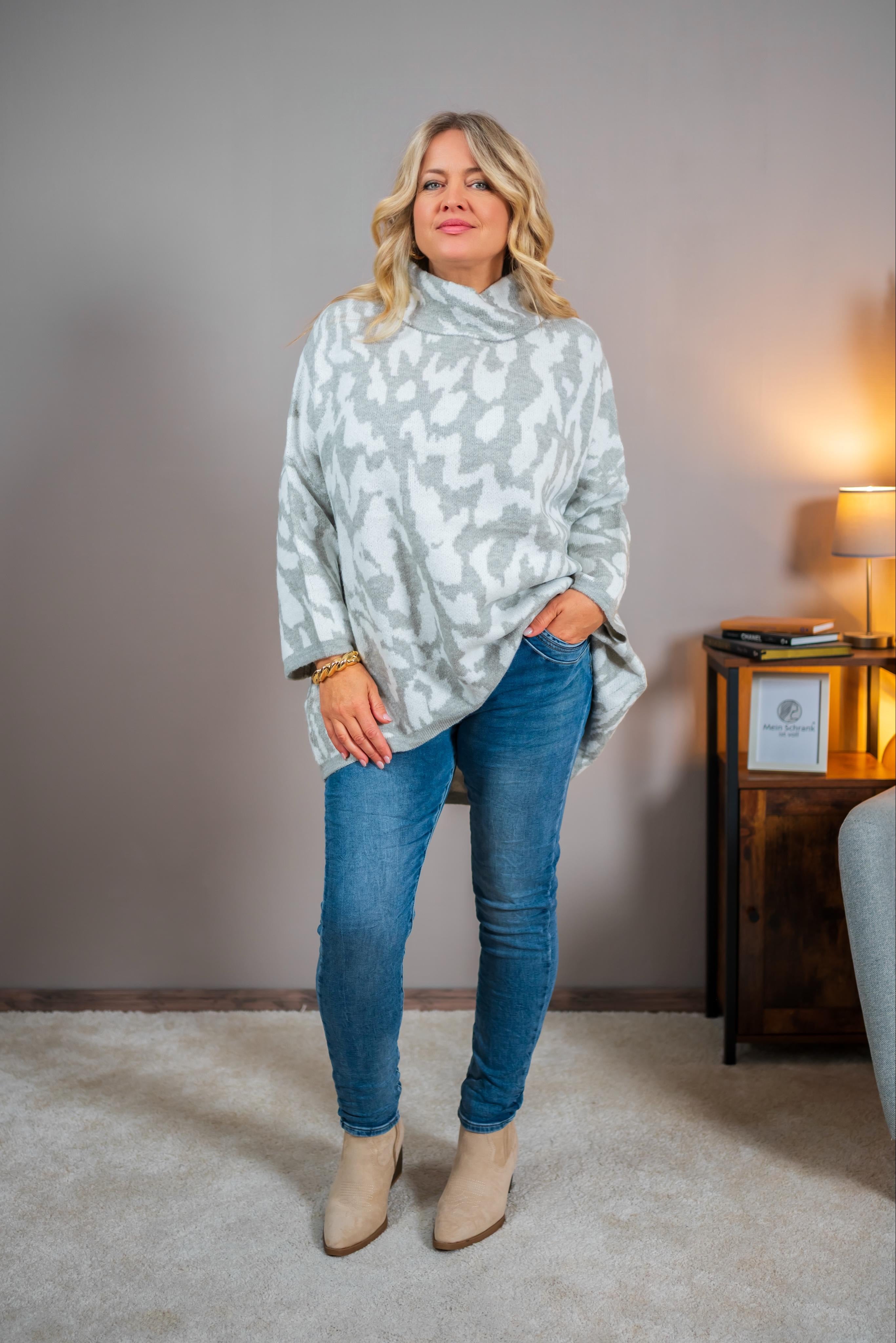 Oversize Strickpullover mit Stehkragen