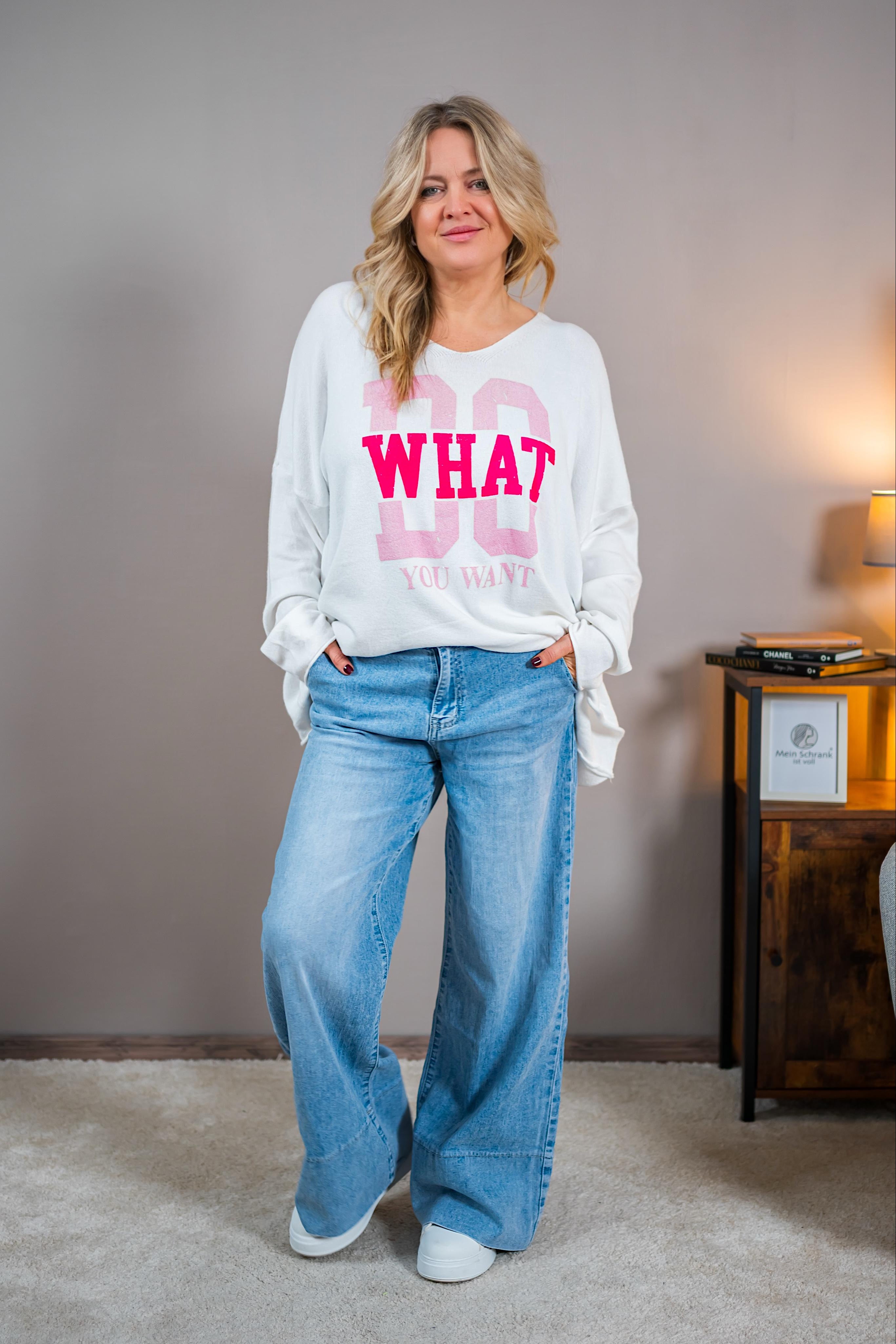 Oversize-Pullover mit Schriftzug, weiß mit neonfarbenen Druck