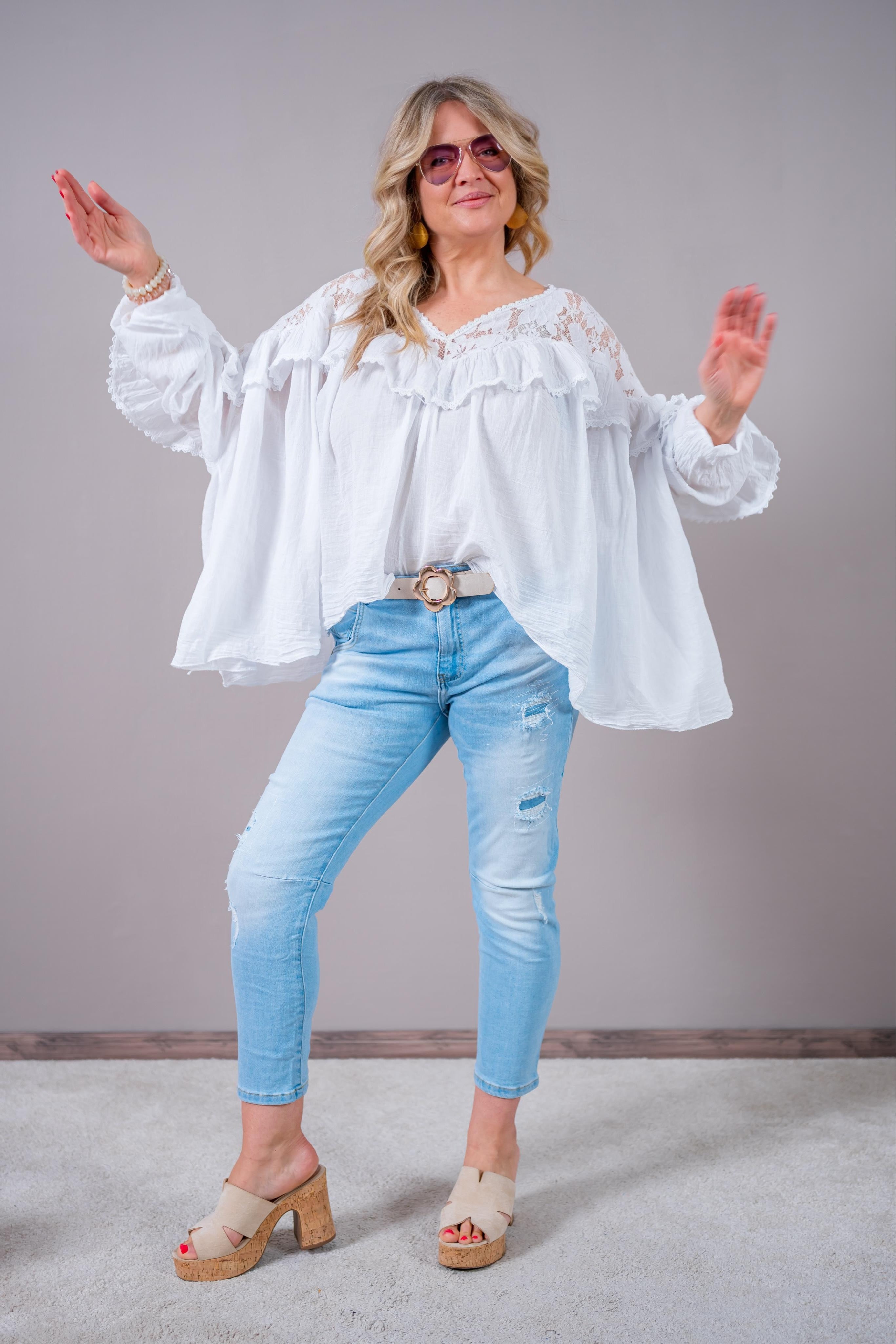 Bluse mit Volants und Spitze, weiß