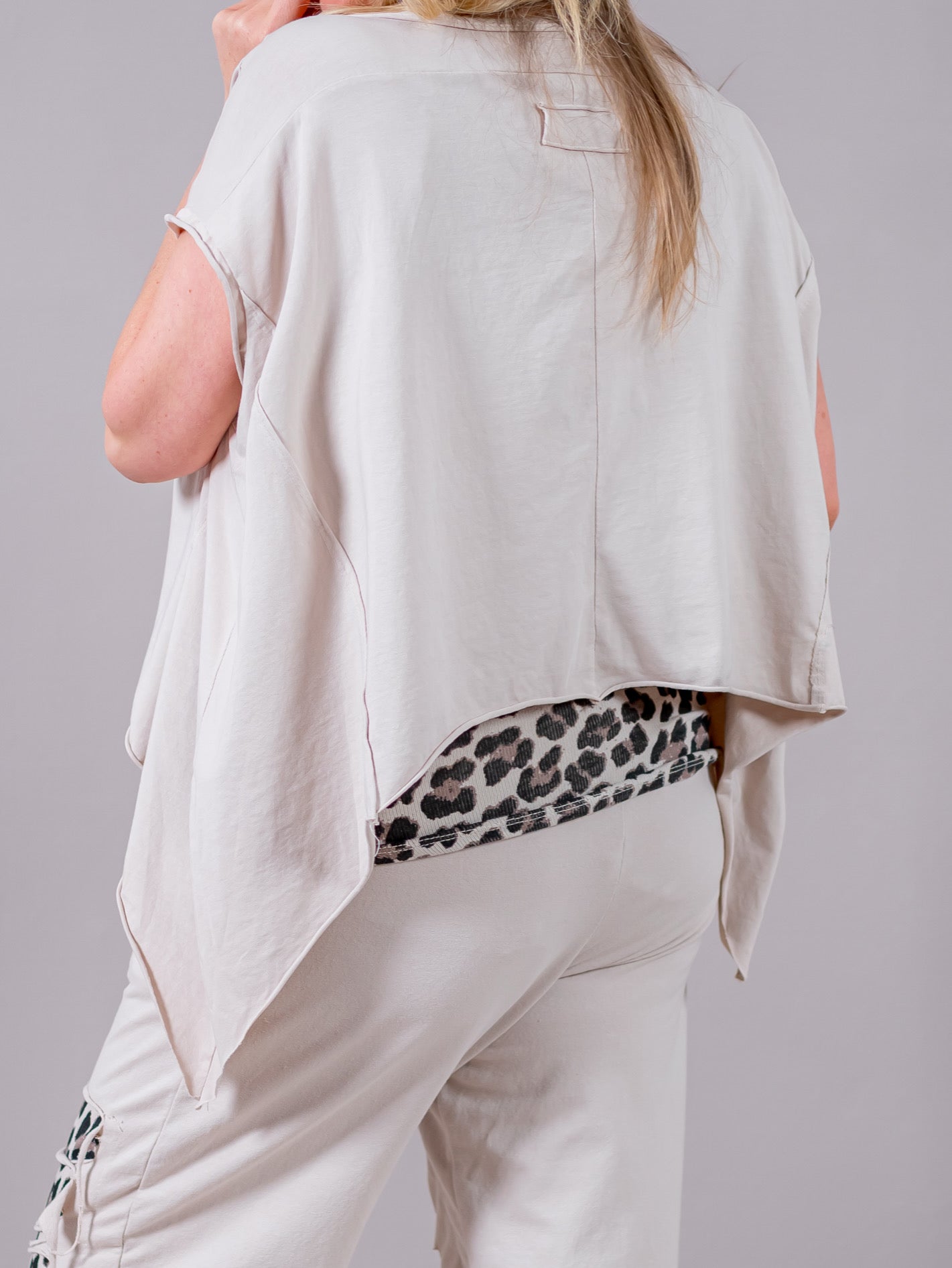 Oversize Shirt mit asymmetrischem Saum, beige