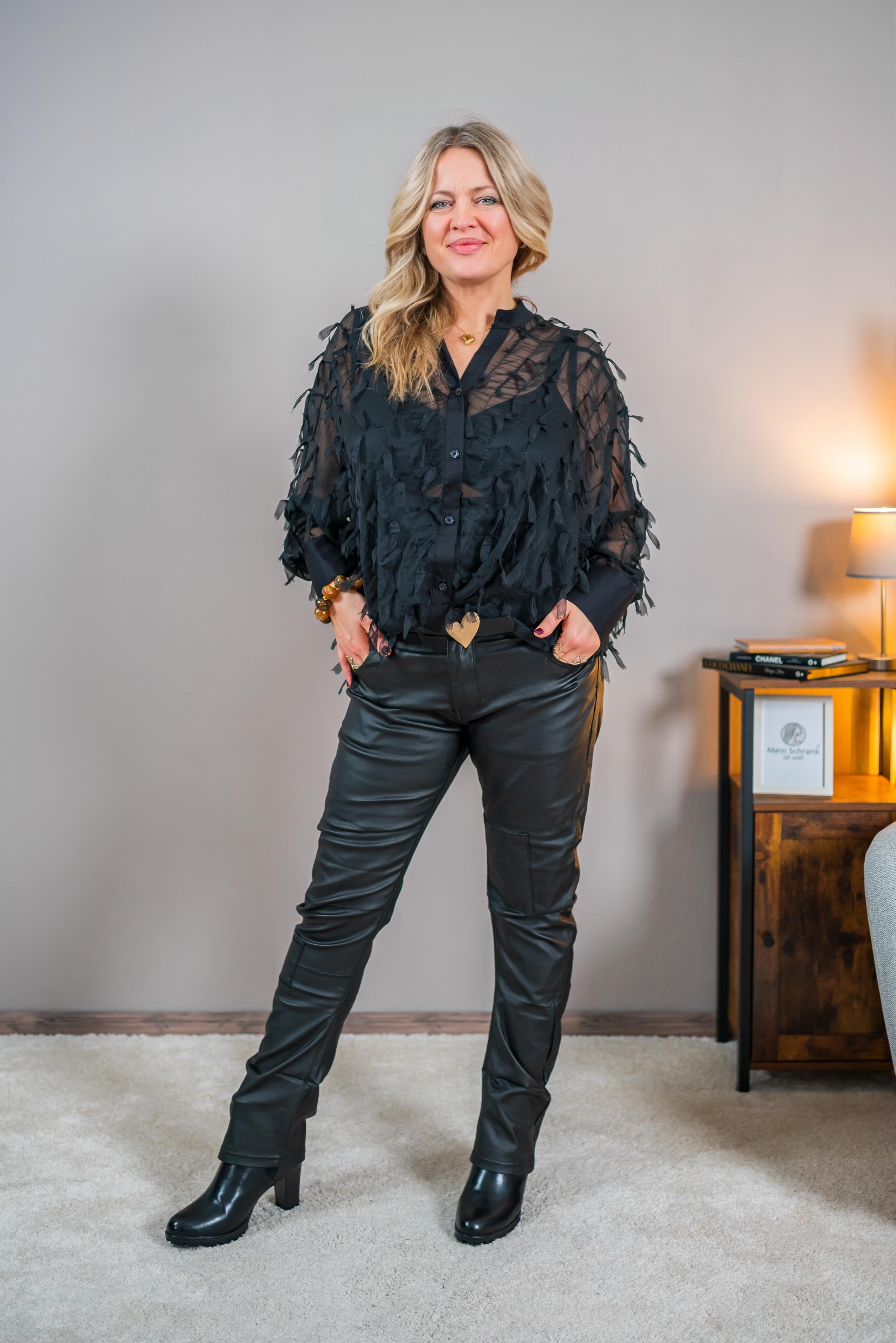 Bluse mit stylischen Fransen, schwarz