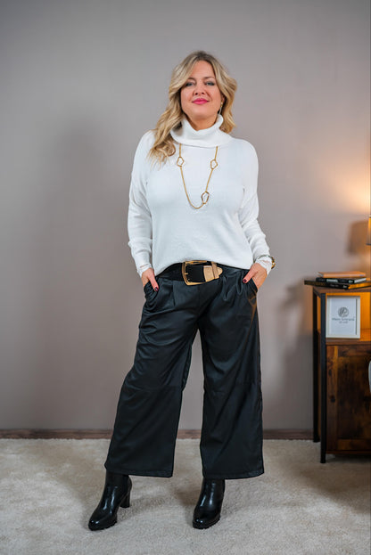 Eleganter Rollkragenpullover mit Spitze, wollweiß