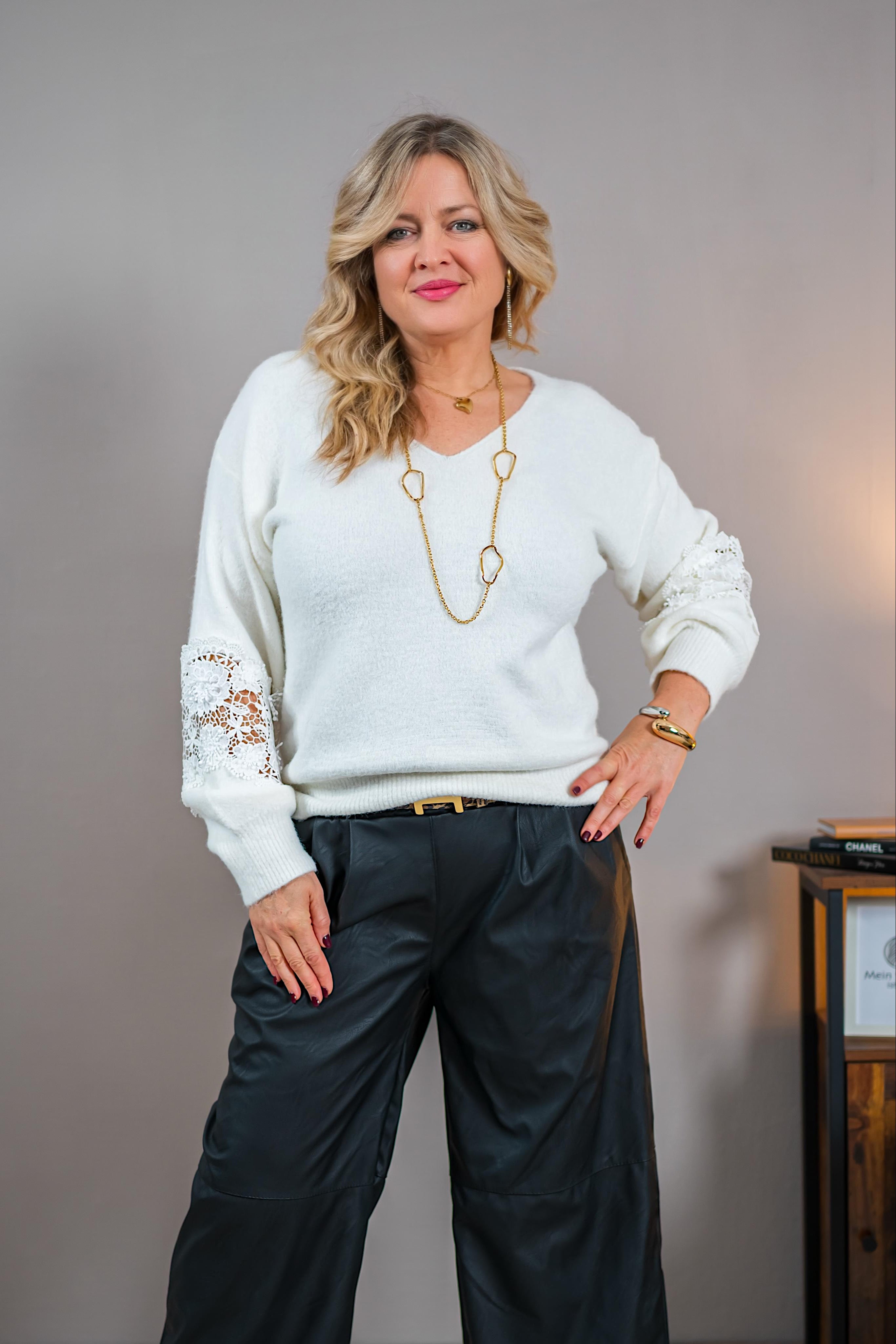Eleganter Pullover mit Spitzeneinsatz-Ärmel, wollweiß