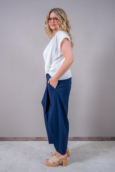 Weite Hose mit Knickfalte, dunkelblau