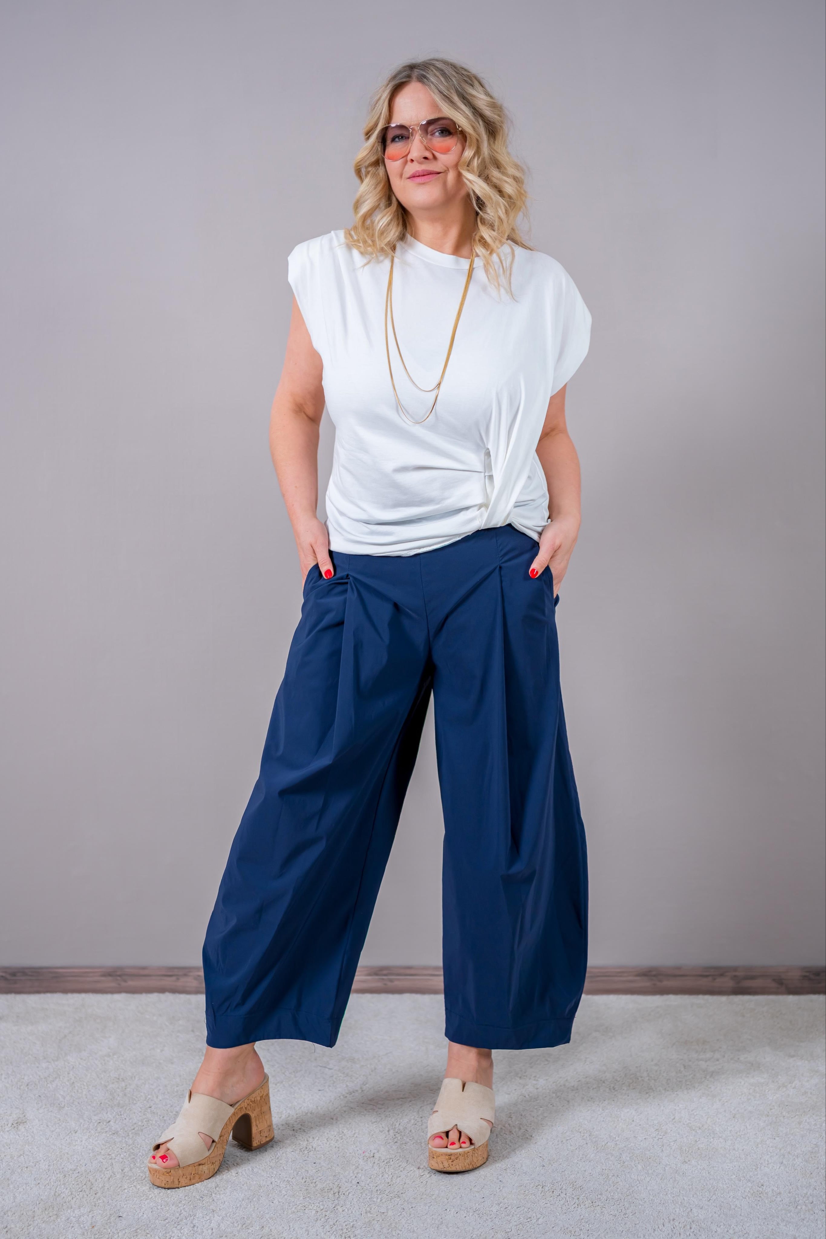 Weite Hose mit Knickfalte, dunkelblau