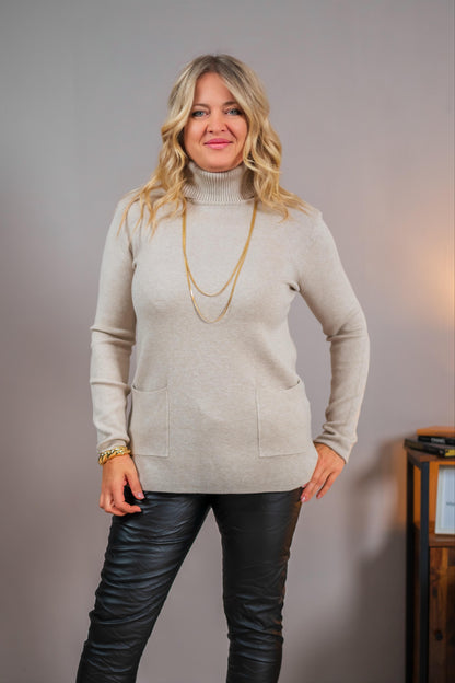 Langer Strickpullover mit Rollkragen, beige