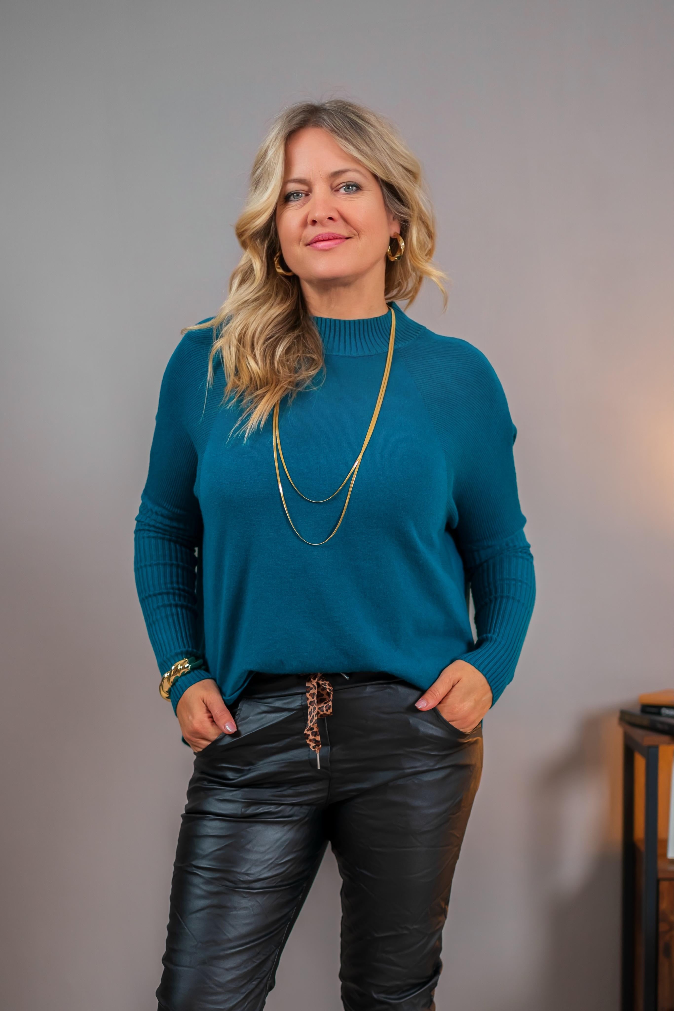Feinstrickpullover mit Ripp-Ärmeln, petrol