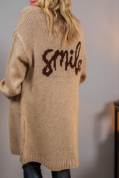 Langer Strick-Cardigan mit Statement-Schriftzug, beige