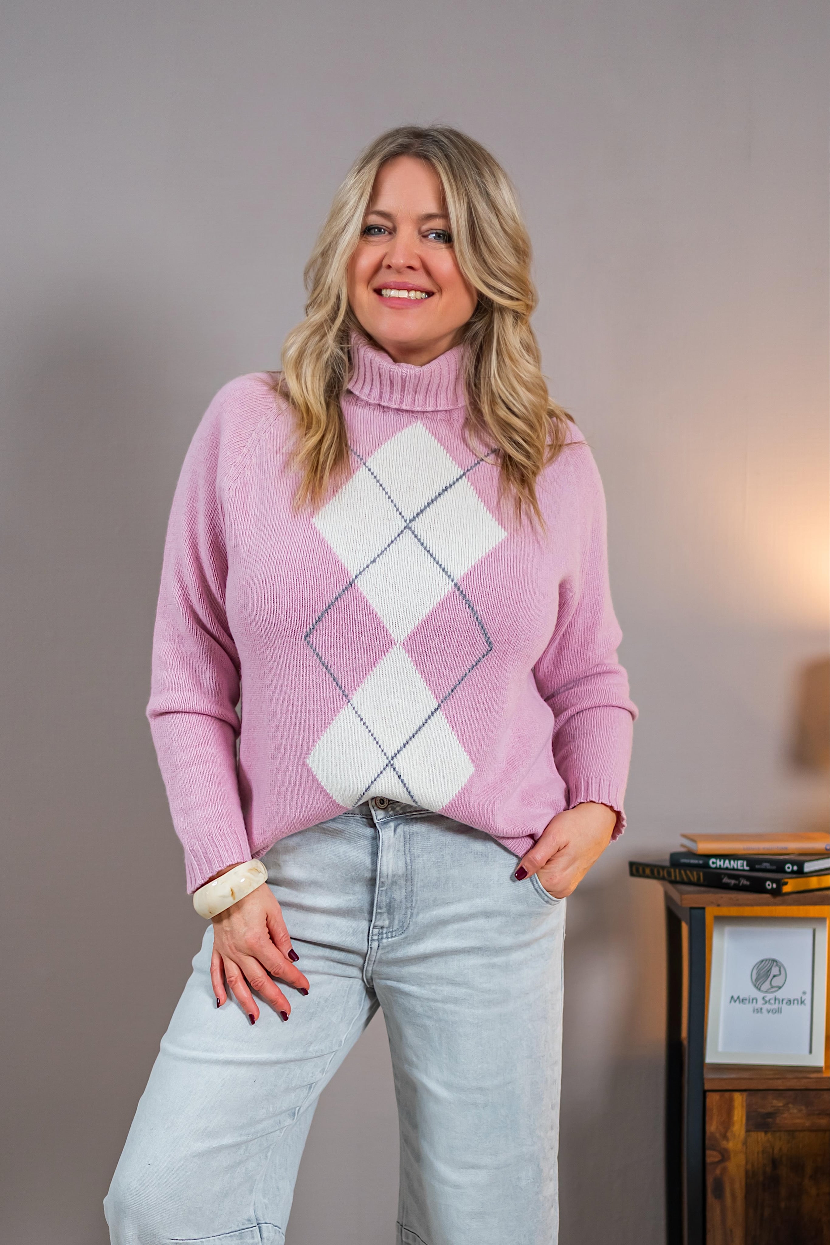 Rollkragenpullover mit Rautenmuster, rosa/creme