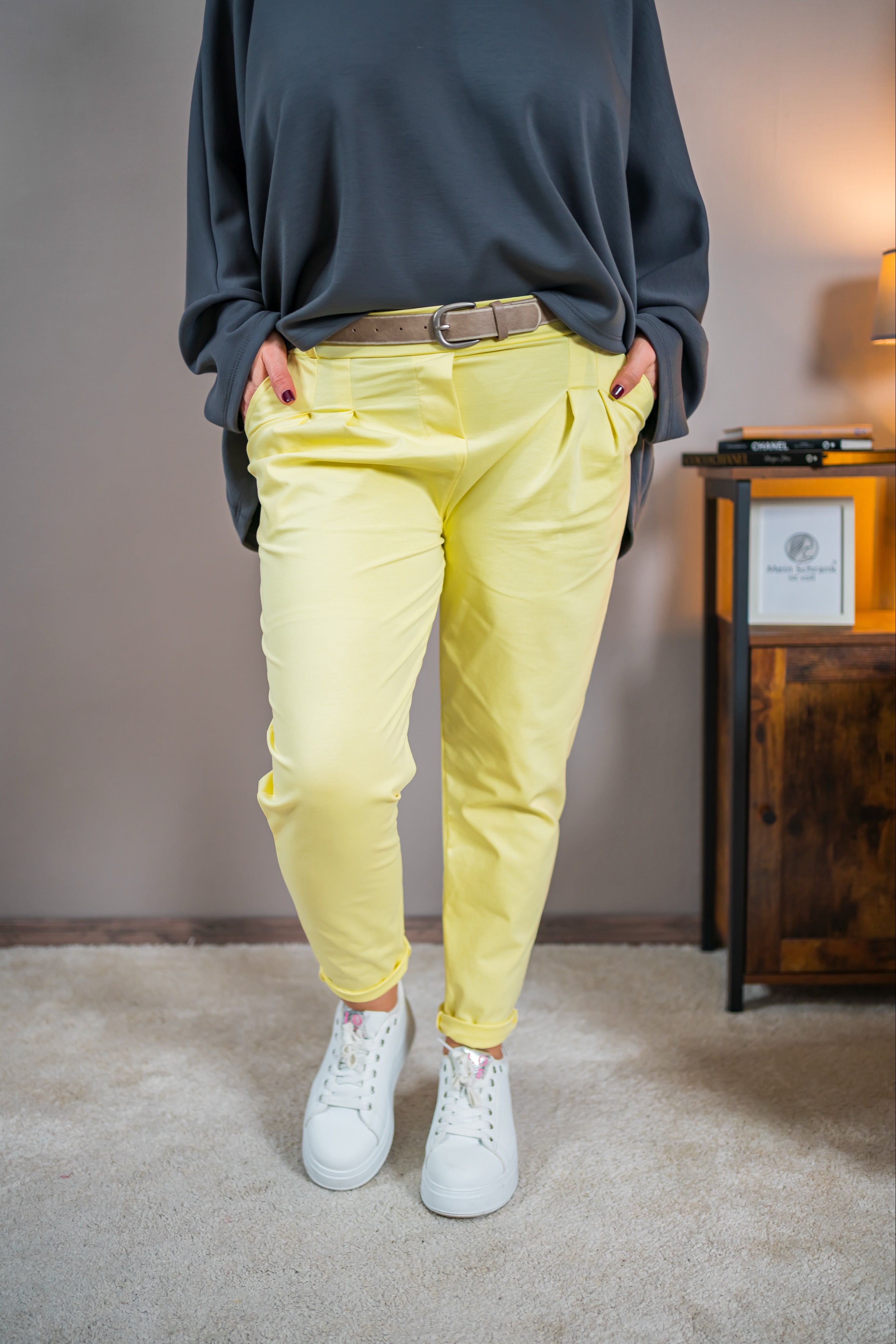 Stoffhose mit Gürtel, gelb