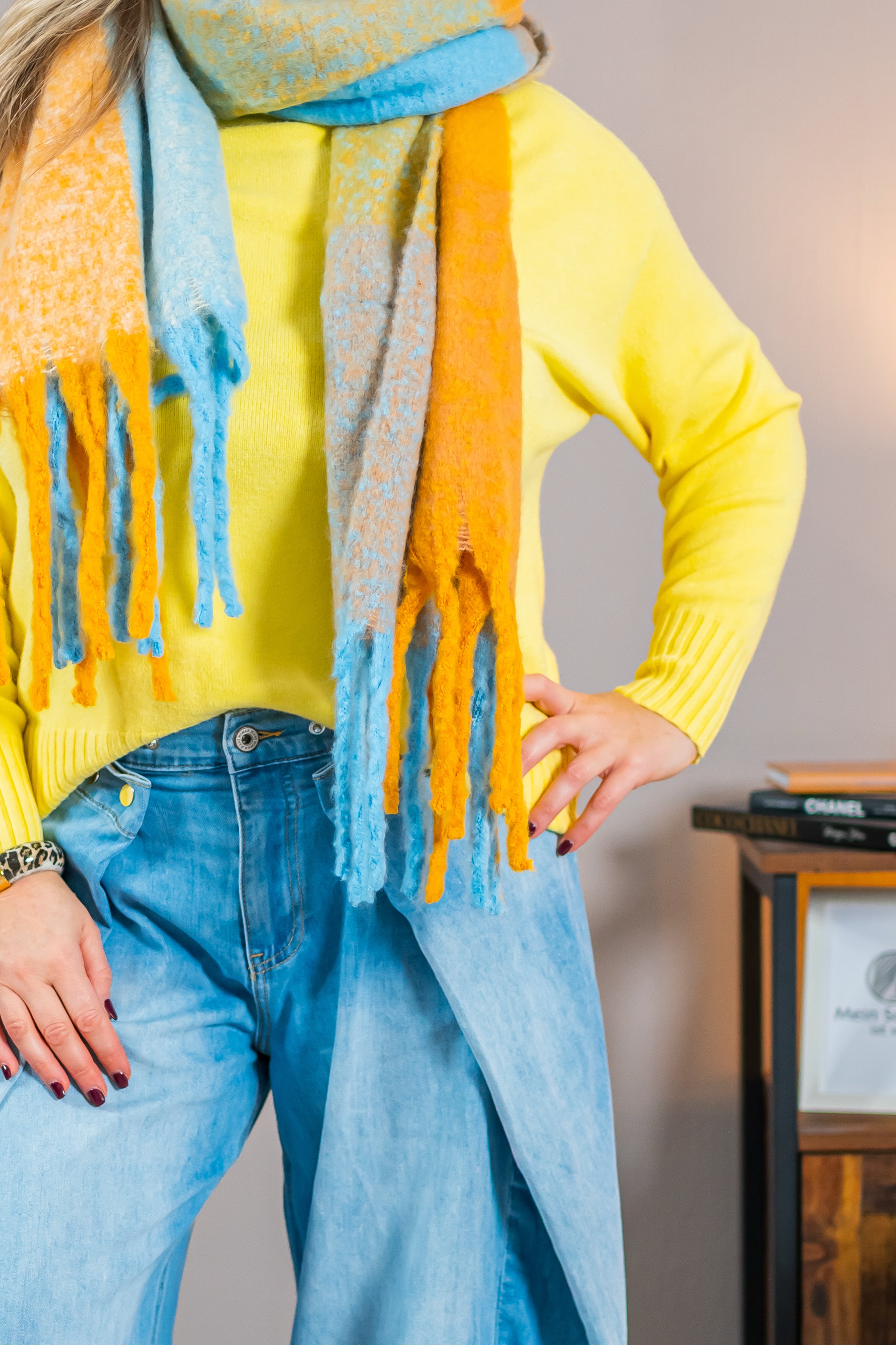 Karoschal in Senfgelb und Hellblau aus Viskose-Wollmix