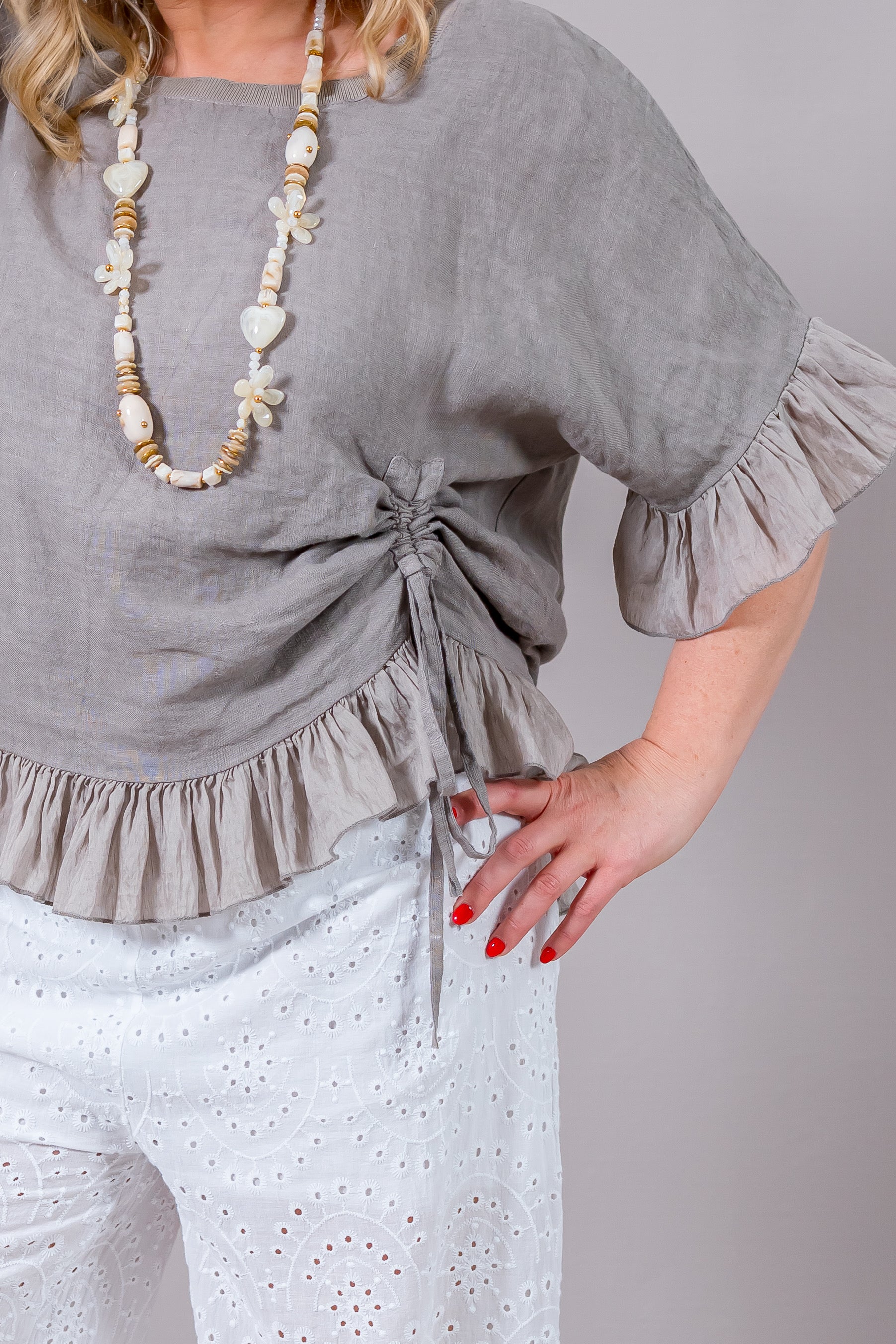Leinen-Shirt mit Volants und Raffung, taupe