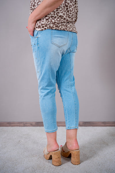 Leichte Baggy-Jeans mit Steinchen besetzt, hellblau