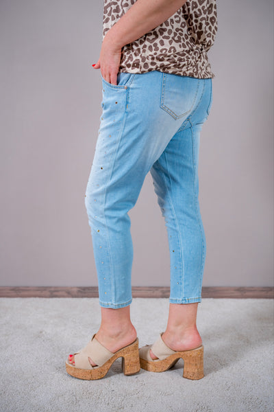 Leichte Baggy-Jeans mit Steinchen besetzt, hellblau