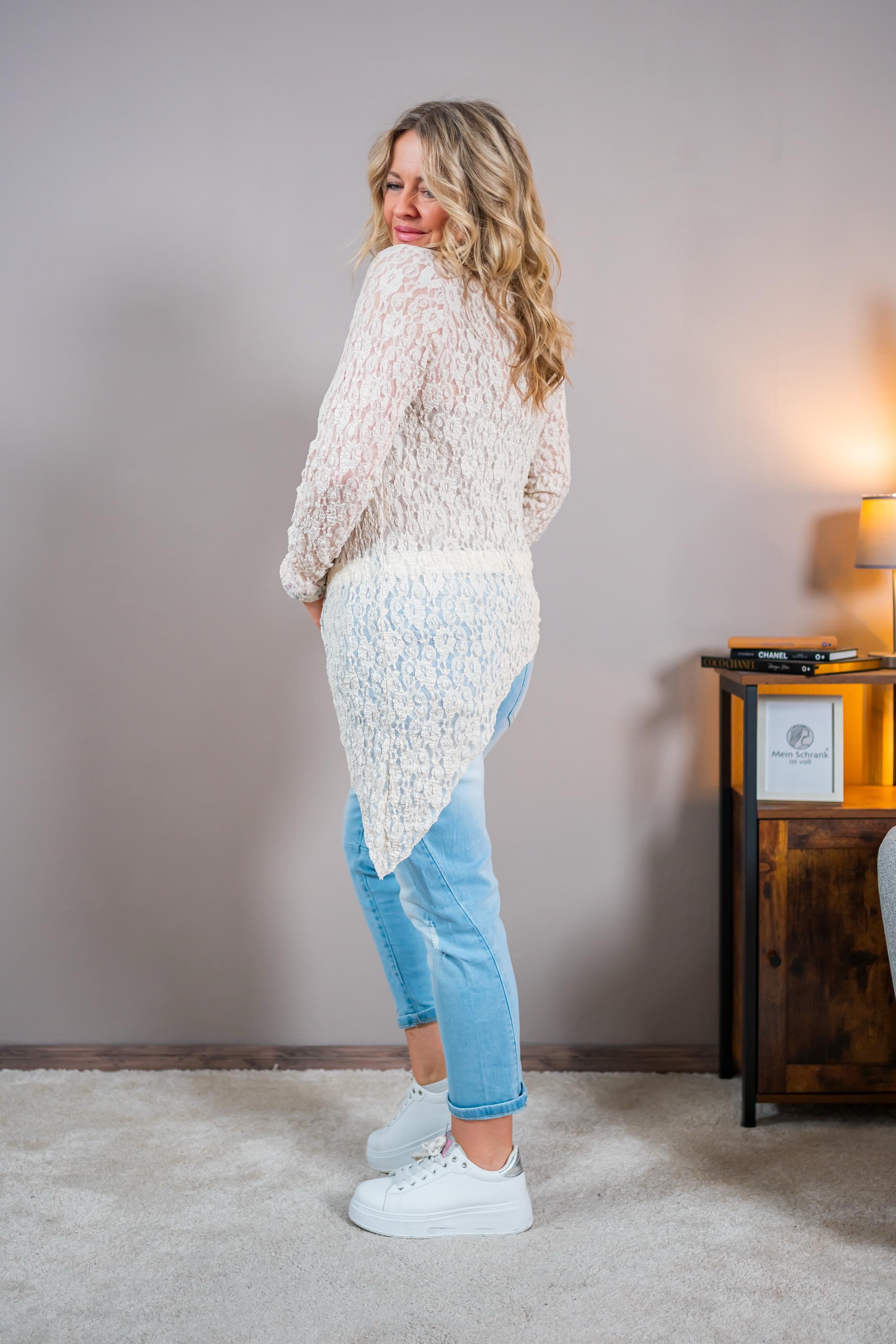 Leichtes asymmetrisches Langarmshirt mit Spitze, beige
