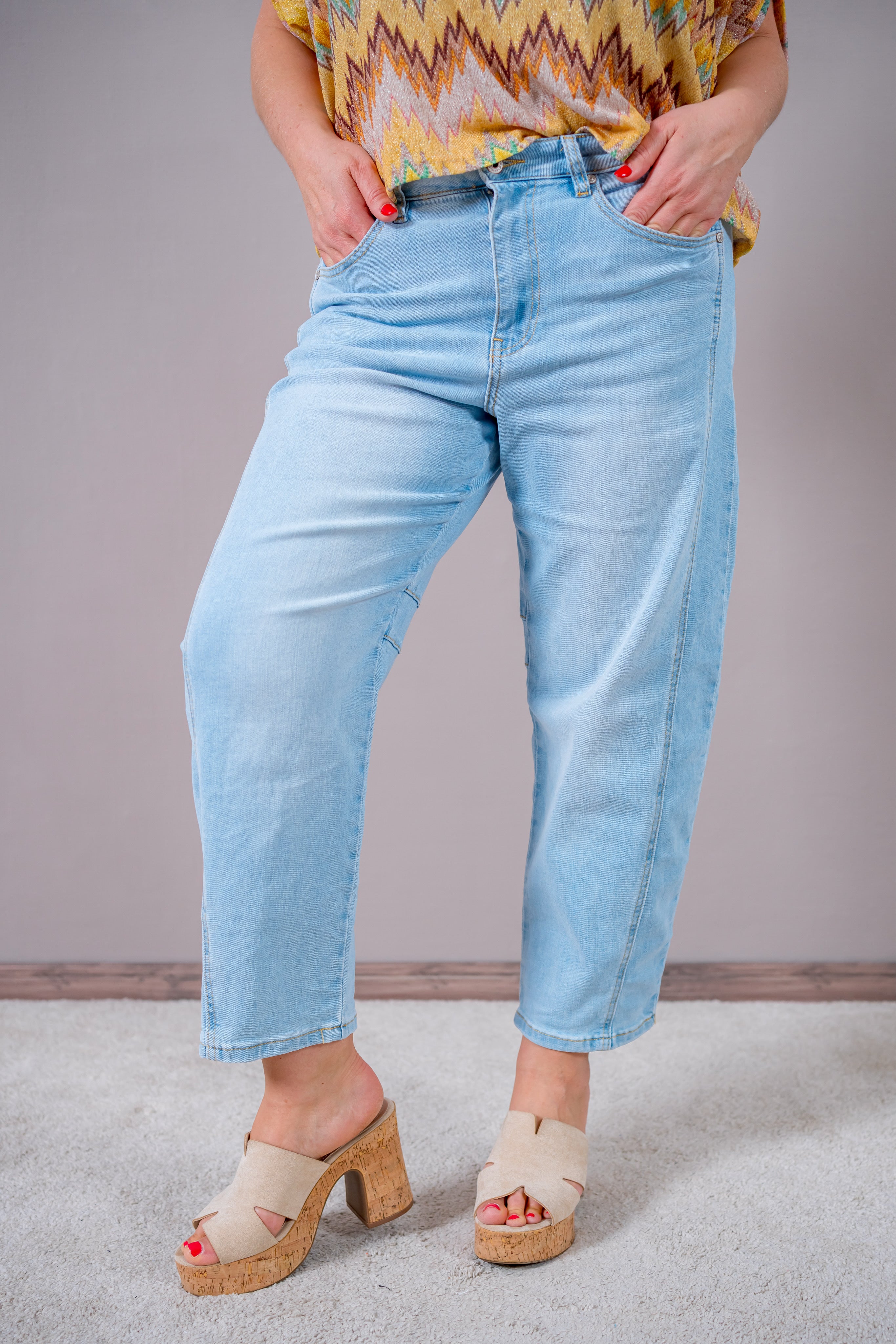Leichte Barrel-Jeans, hellblau