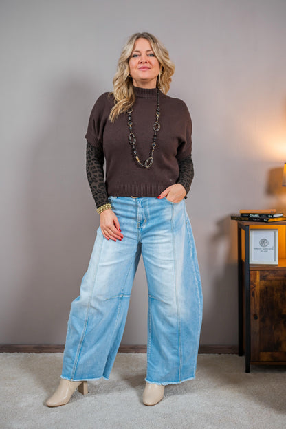 Jeans mit leicht zulaufenden Schnitt im Used-Look, hellblau