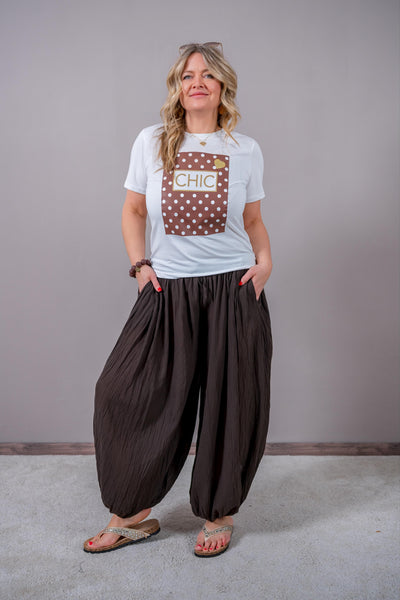 Weißes Statement-Shirt 'CHIC', Punkte & Gold
