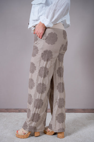 Leinenhose mit Blumen-Stickerei, taupe