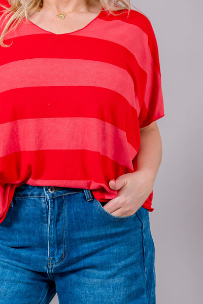 Fließendes Oversize Shirt mit Blockstreifen in Rottönen