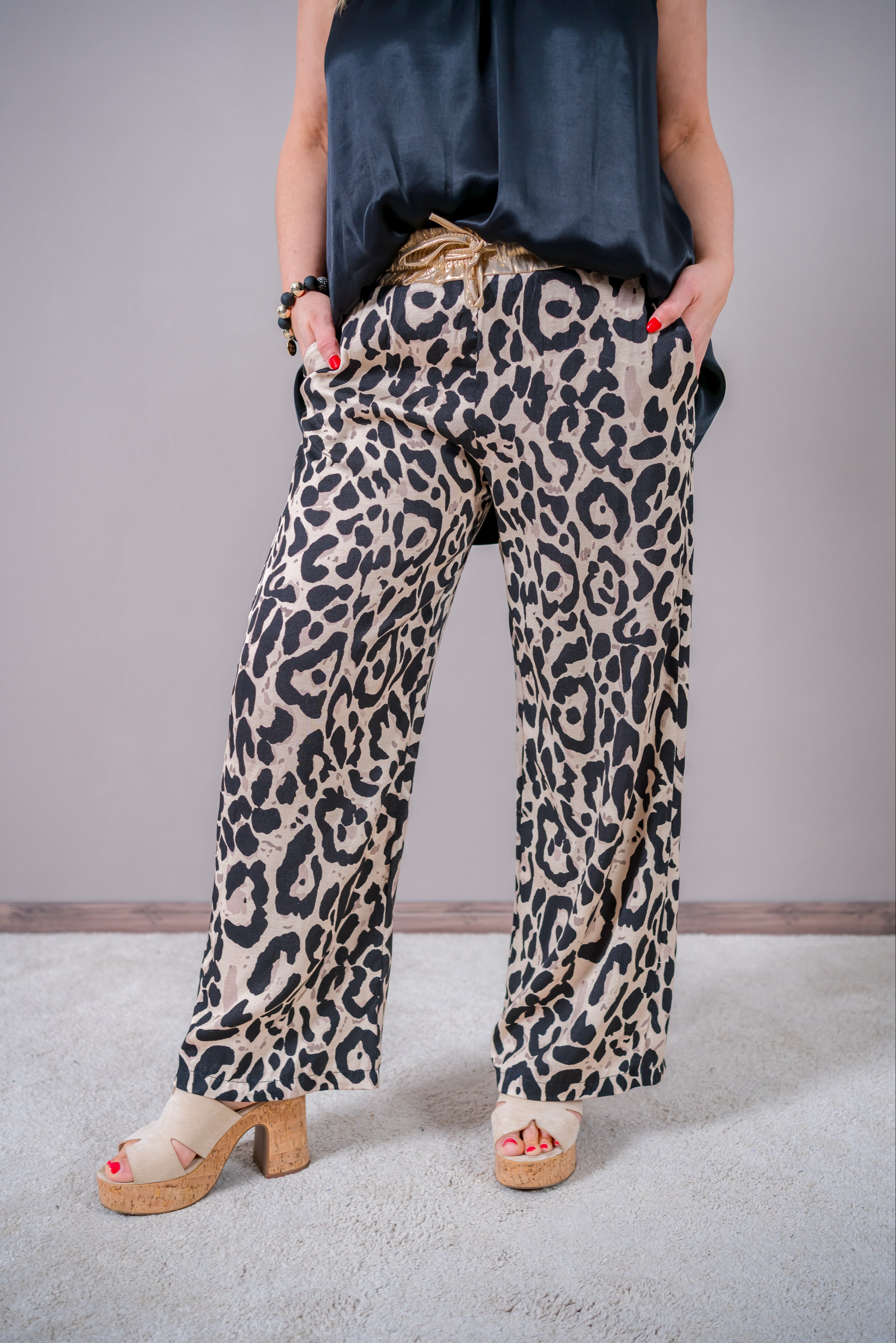 Wide Leg Hose Leoprint mit Gold-Bund