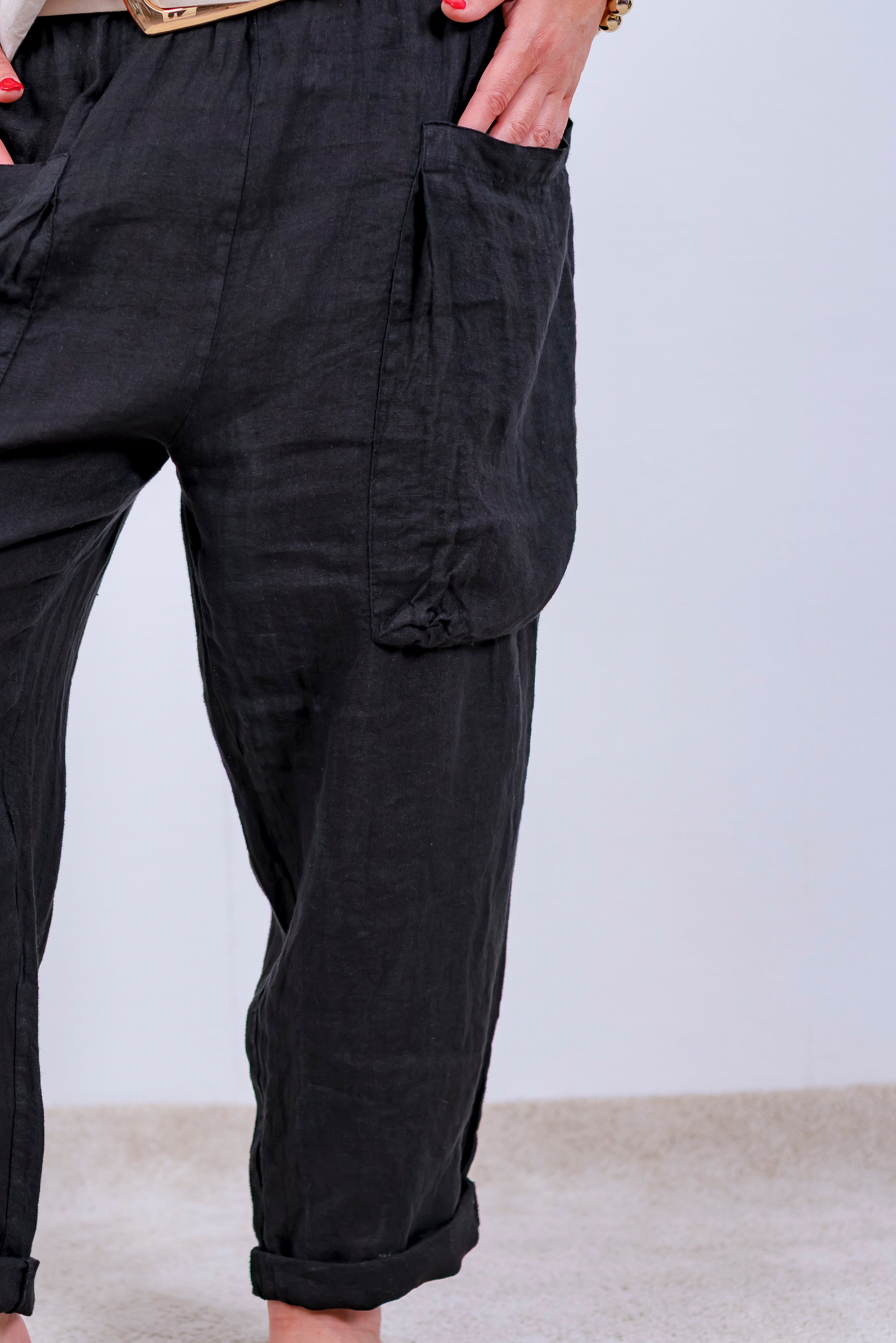 Leinenhose mit großen Taschen, schwarz