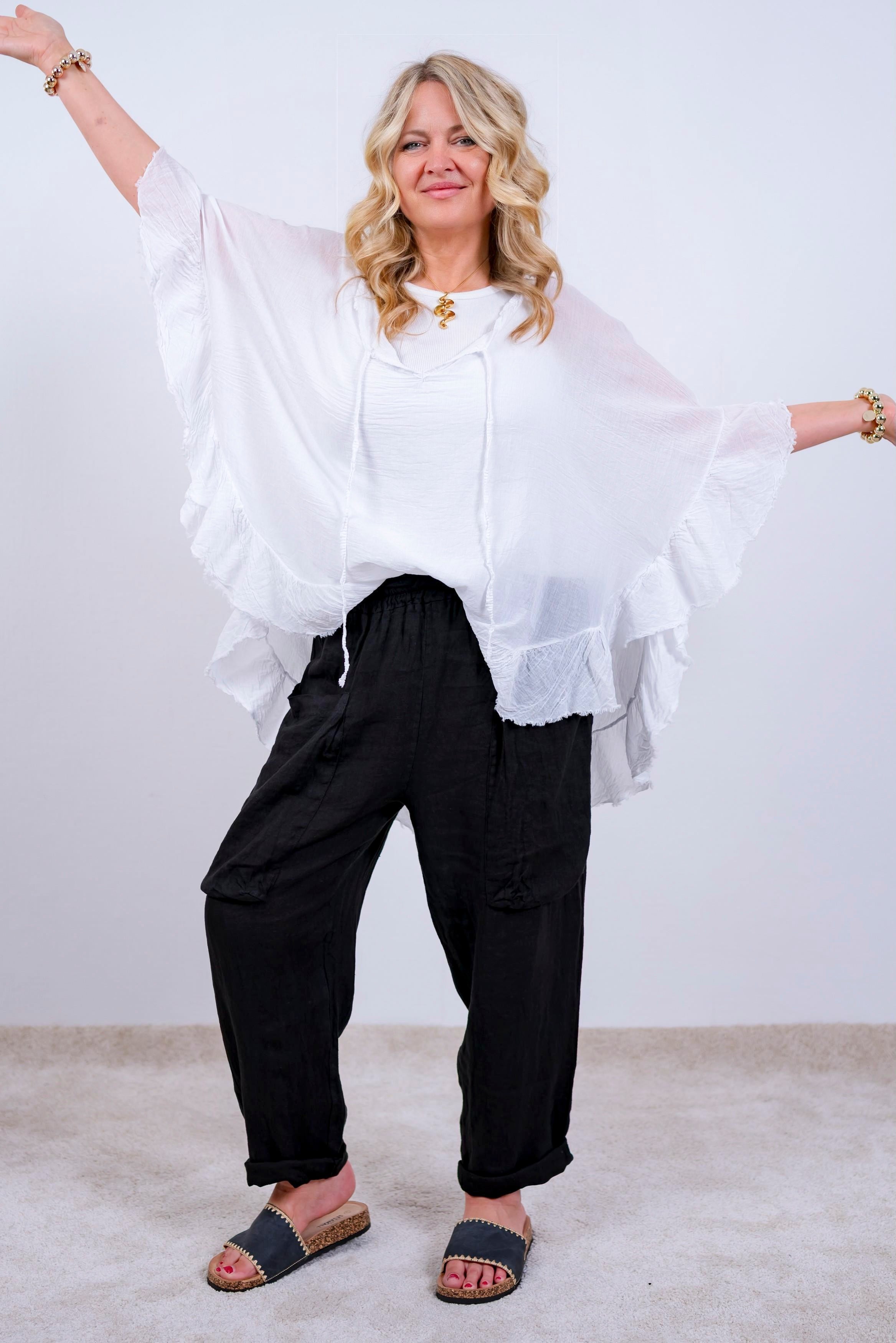 Volant-Bluse mit ausgefransten Saum, weiß