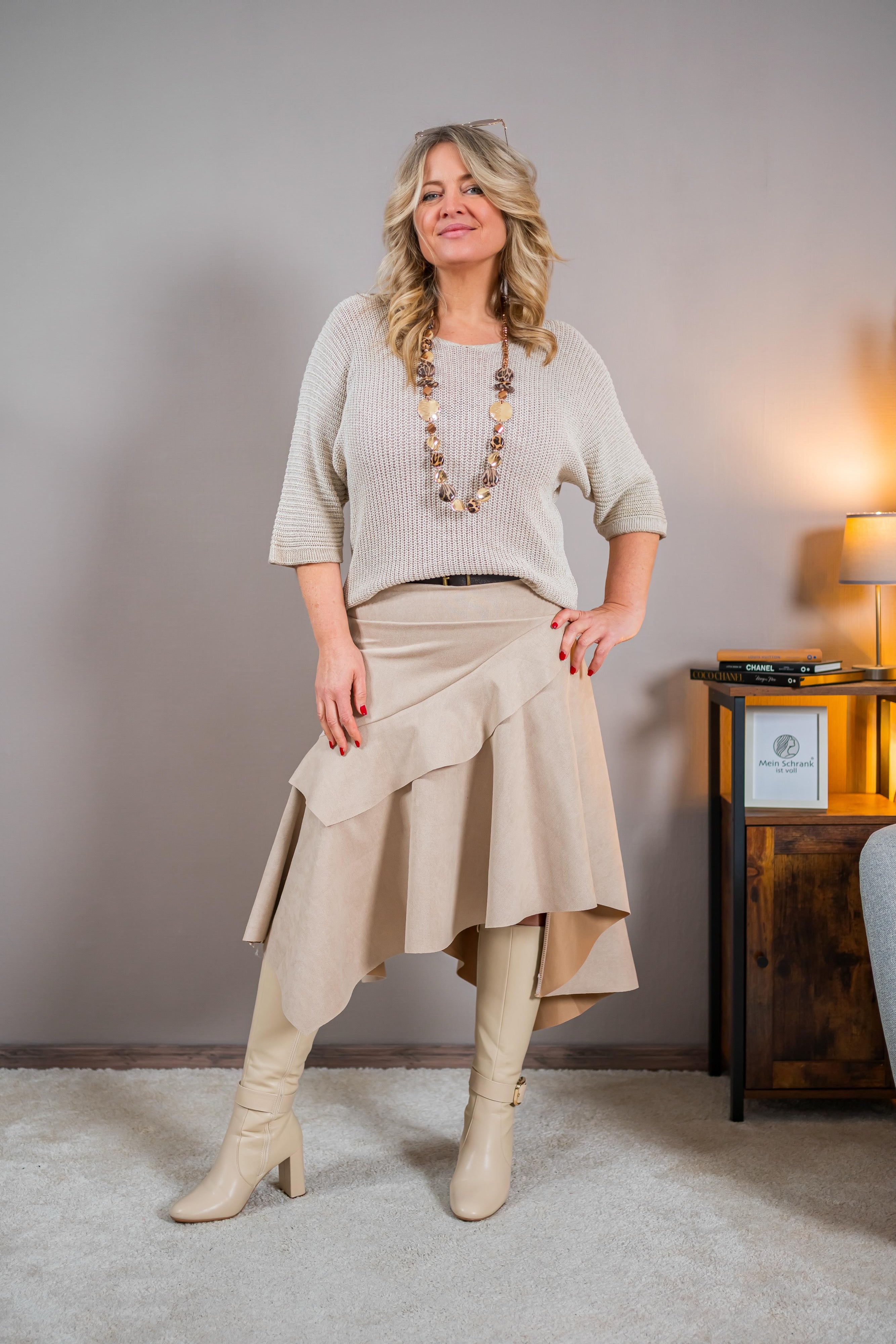 Leichter Strick-Pullover mit goldenen Glanzfäden, beige