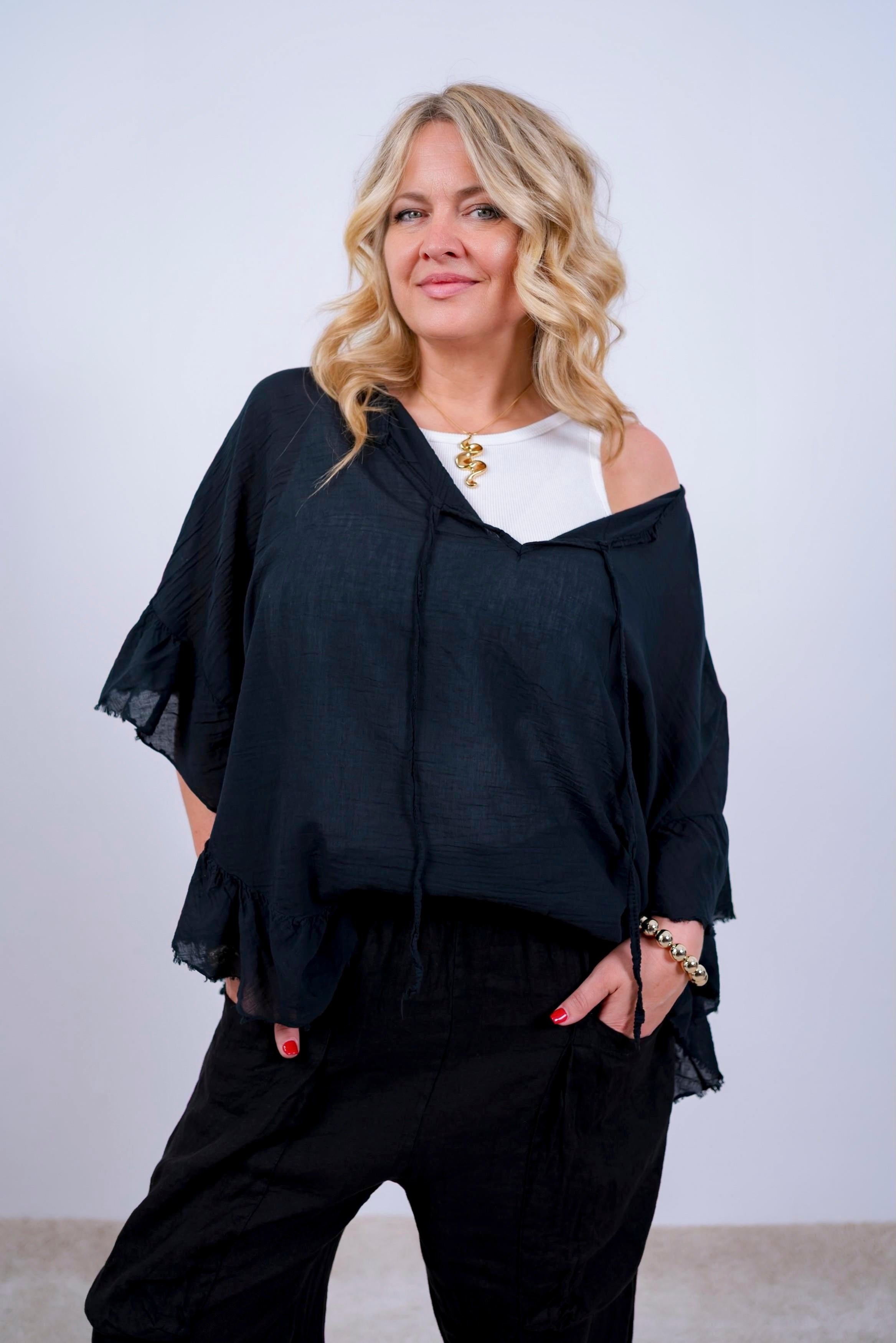 Volant-Bluse mit ausgefransten Saum, schwarz