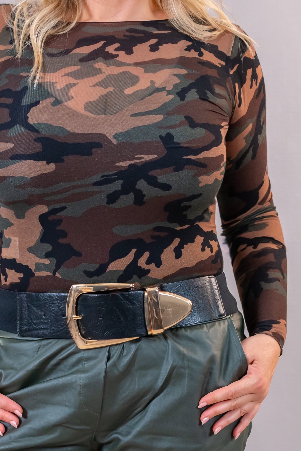 Leichtes Langarmshirt mit Camouflage-Muster