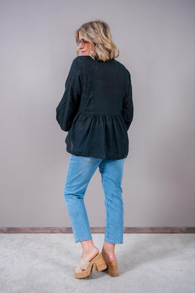 Romantische Boho-Bluse mit Lochstickerei & Rüschen, schwarz